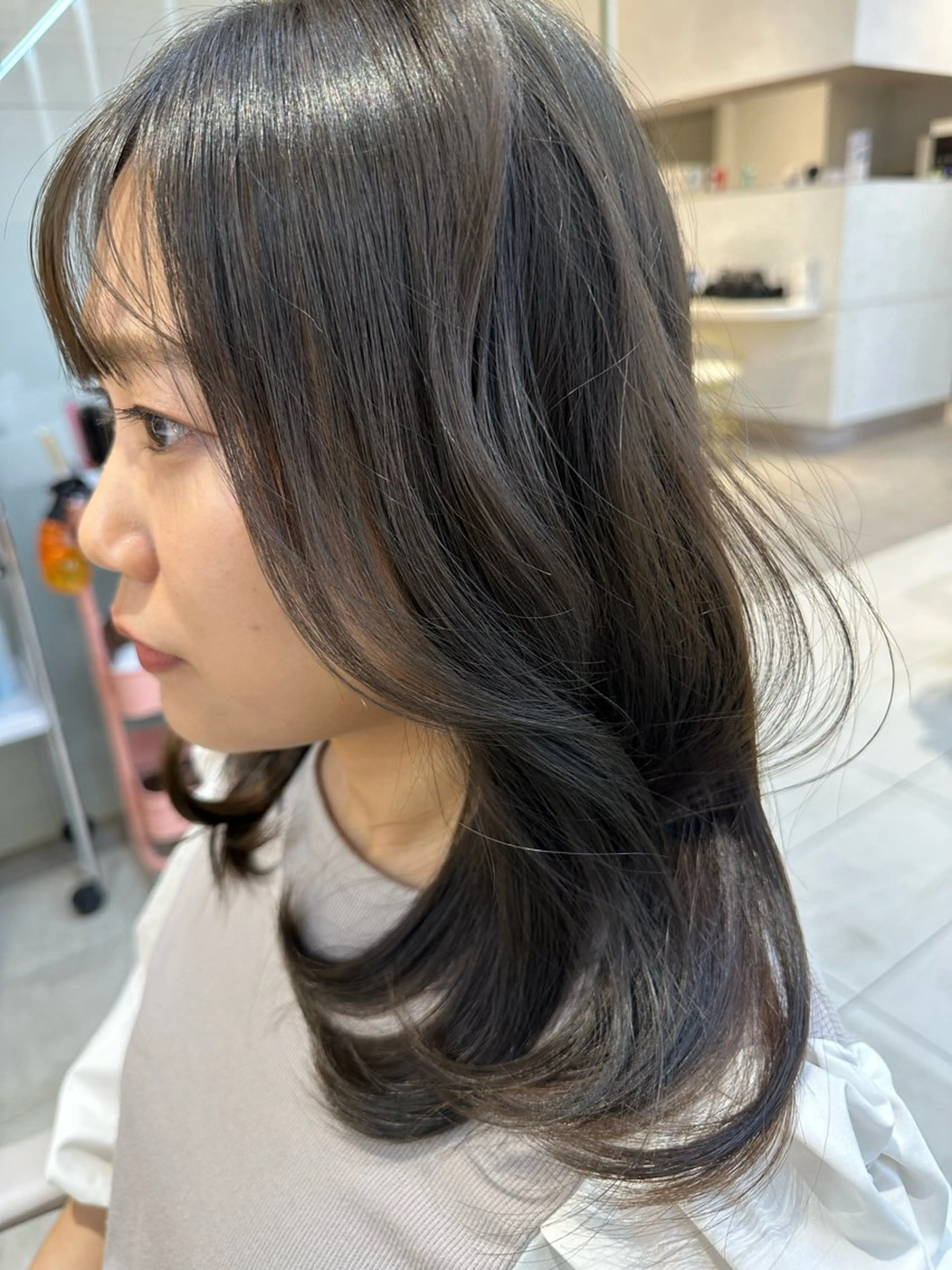 ミディアム ミディアムパーマ oto🎀×美髪× シースルー前髪🤍のヘアスタイル
