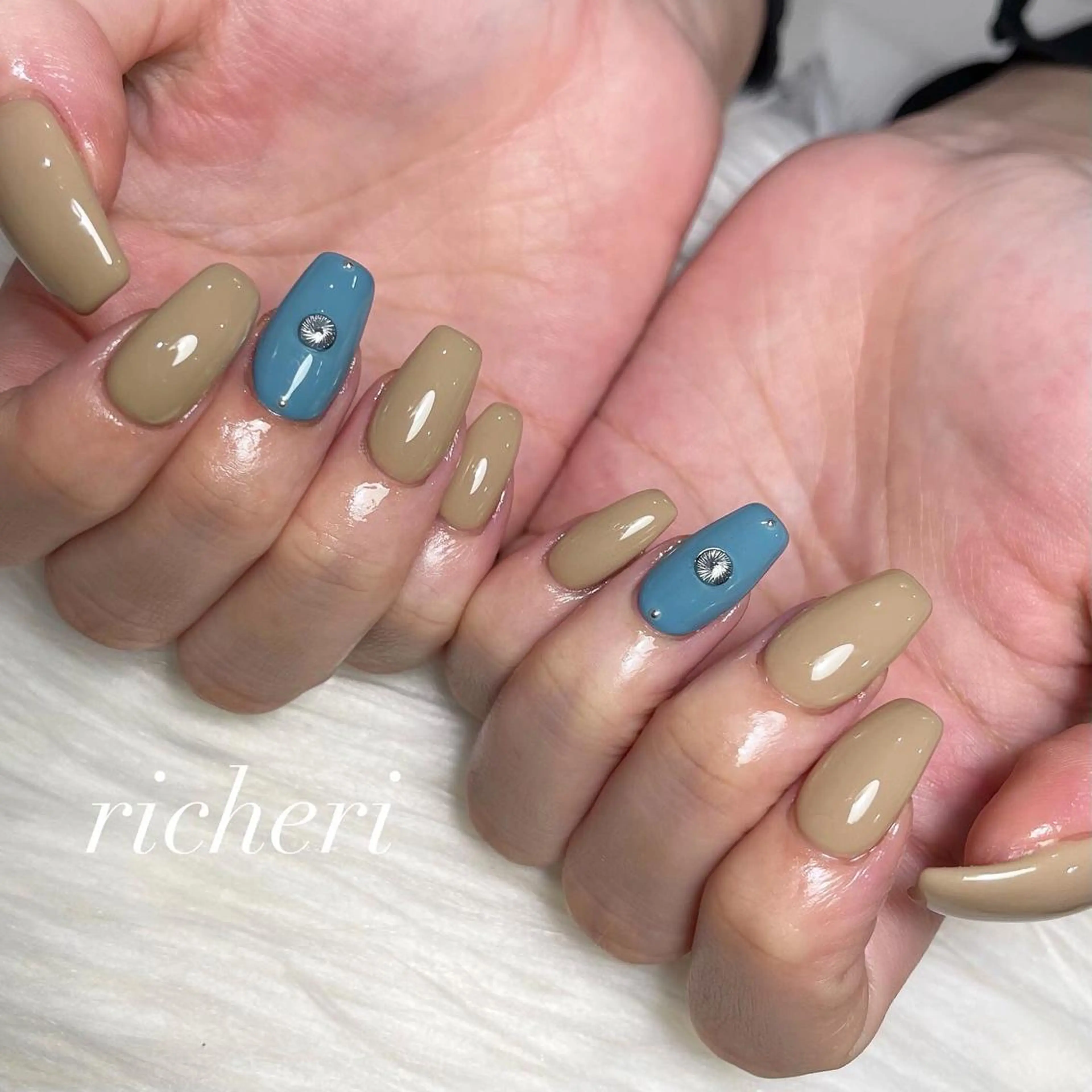 ミディアム ネイル 韓国風ヘア アートネイル フレンチネイル ジェルネイル ガラスフレンチ richeri beautyのエステ・リラクイメージ