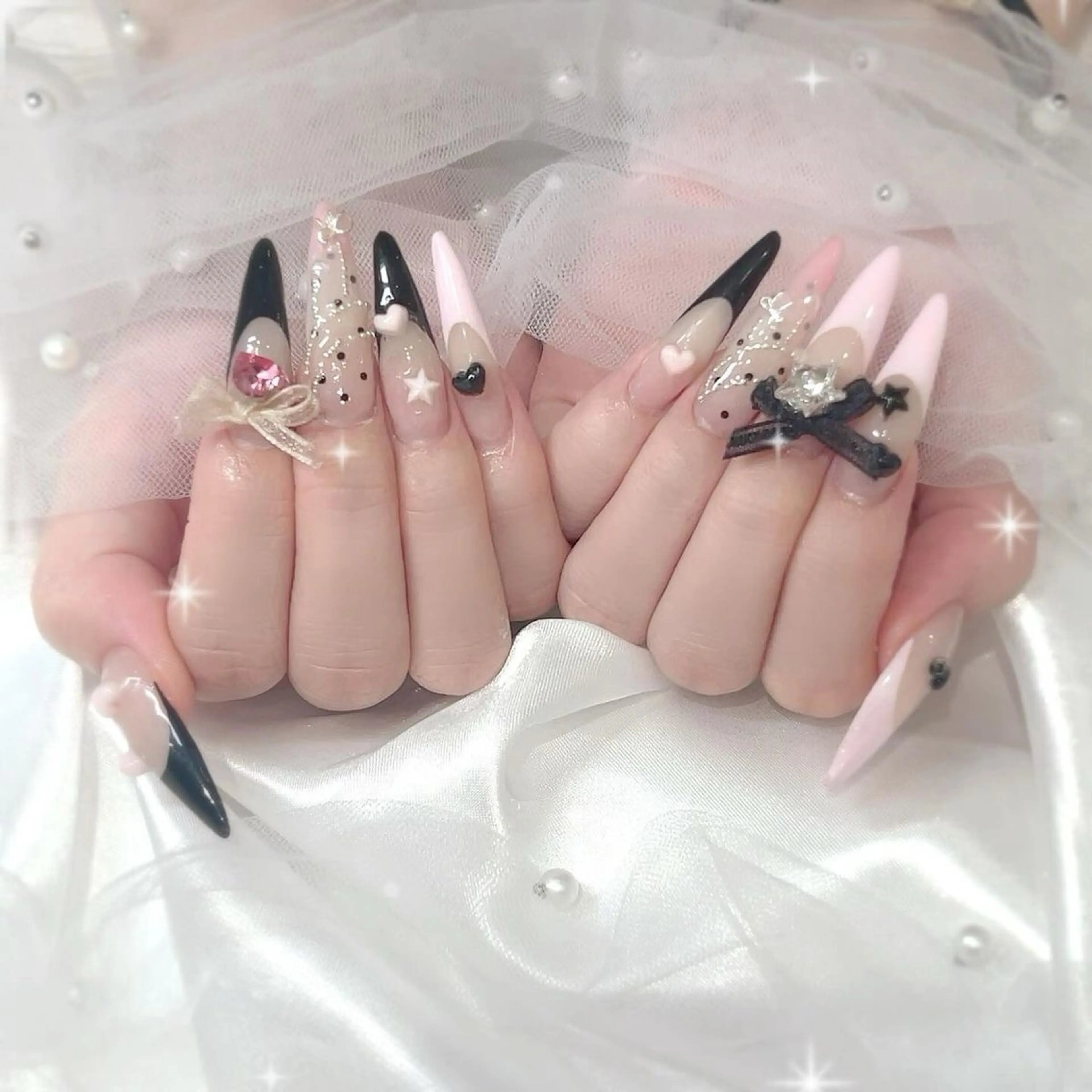 ネイル フレンチネイル ジェルネイル キラキラネイル 韓国ネイル マグネットネイル Julli nail studio所属・Julli NailStudioのネイルデザイン