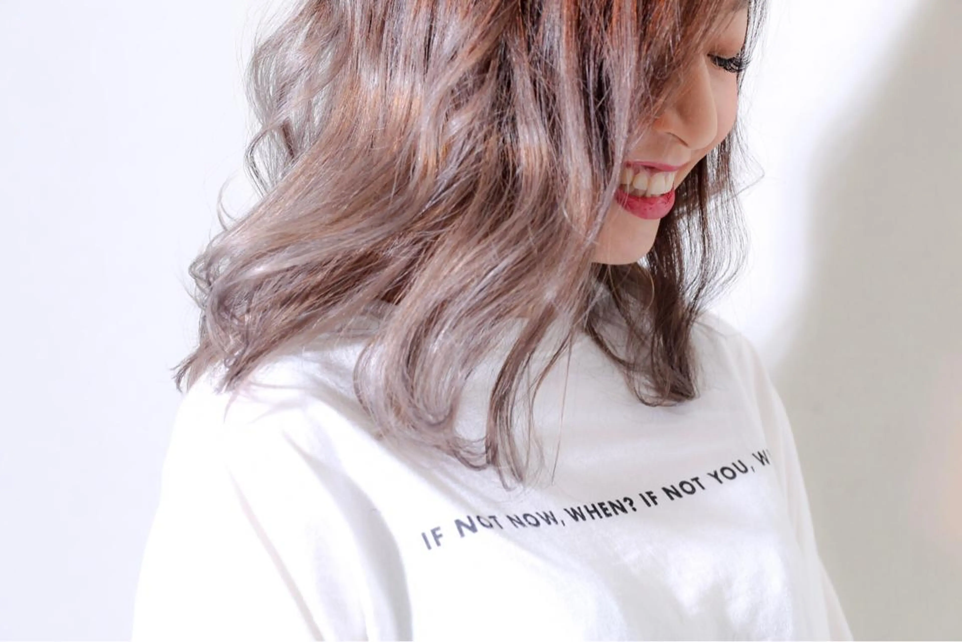 セミロング カラー ハイライトカラー シルバー ハイライト カット ヘアカラー NIFTY chiren ニフティ チレン所属・永野 成知のヘアスタイル