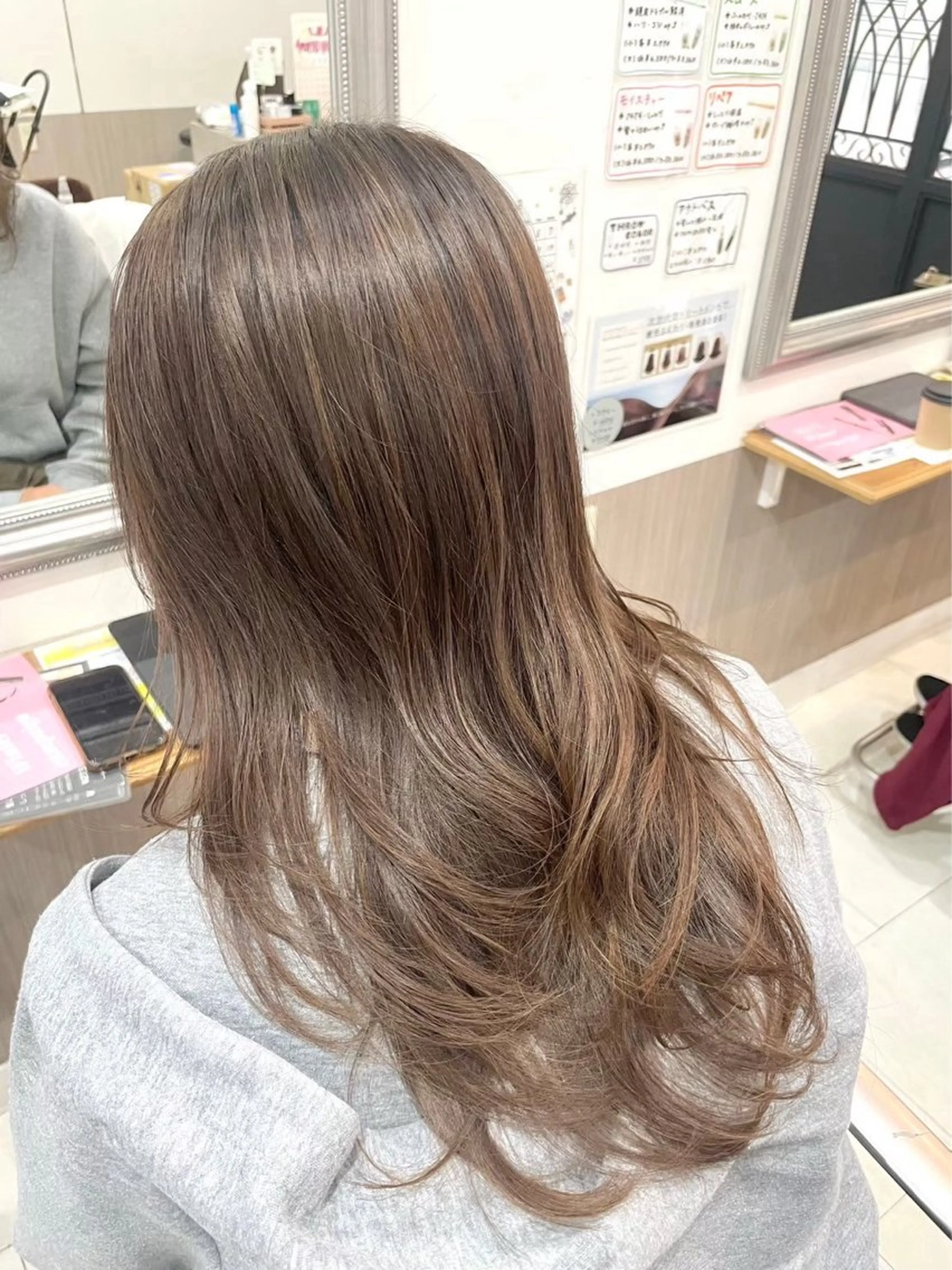 ロング カラー 生尾 虹水のヘアスタイル