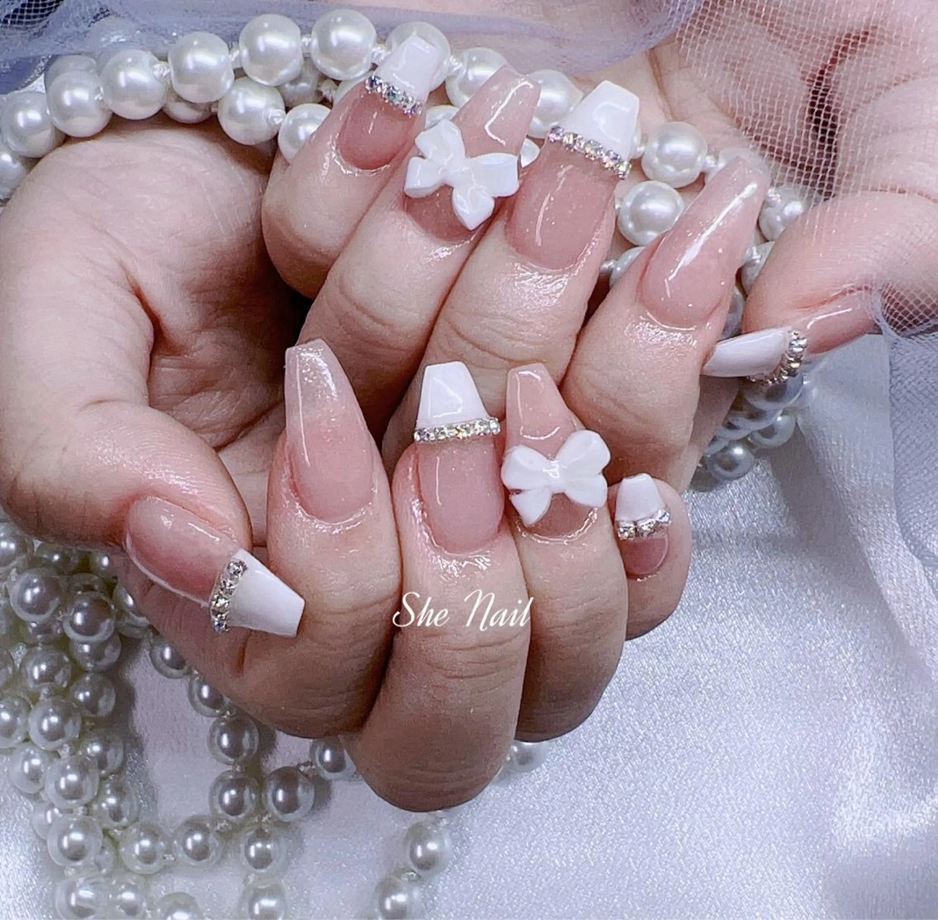 ネイル 長さ出し 持ち込み ストーンネイル ネイルチップ ハンドネイル She   Nail所属・ISA_ BELLAのネイルデザイン