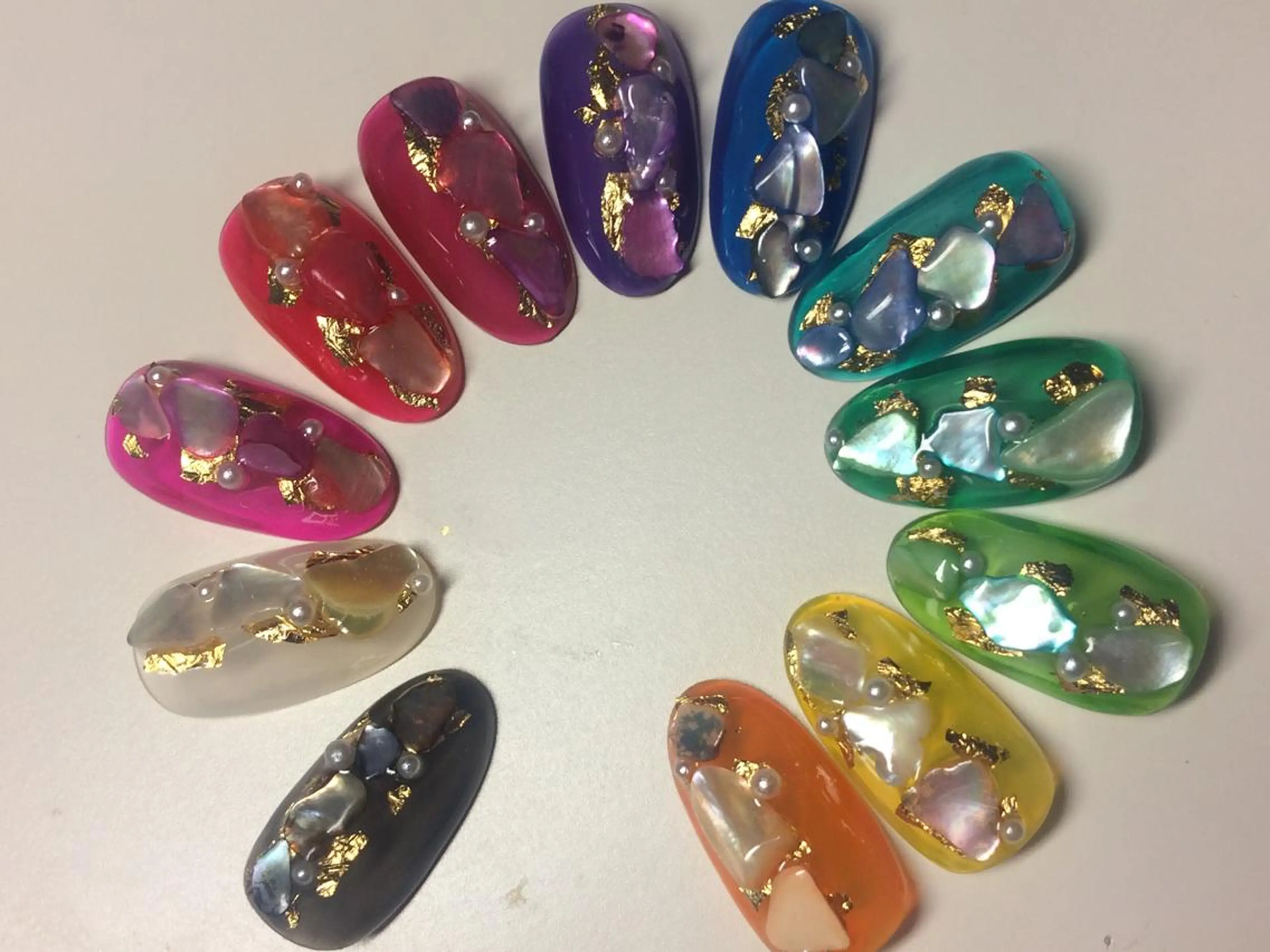 ネイル アートネイル ストーンネイル nail salon 7☺︎2所属・nail salon 7☺︎2のネイルデザイン