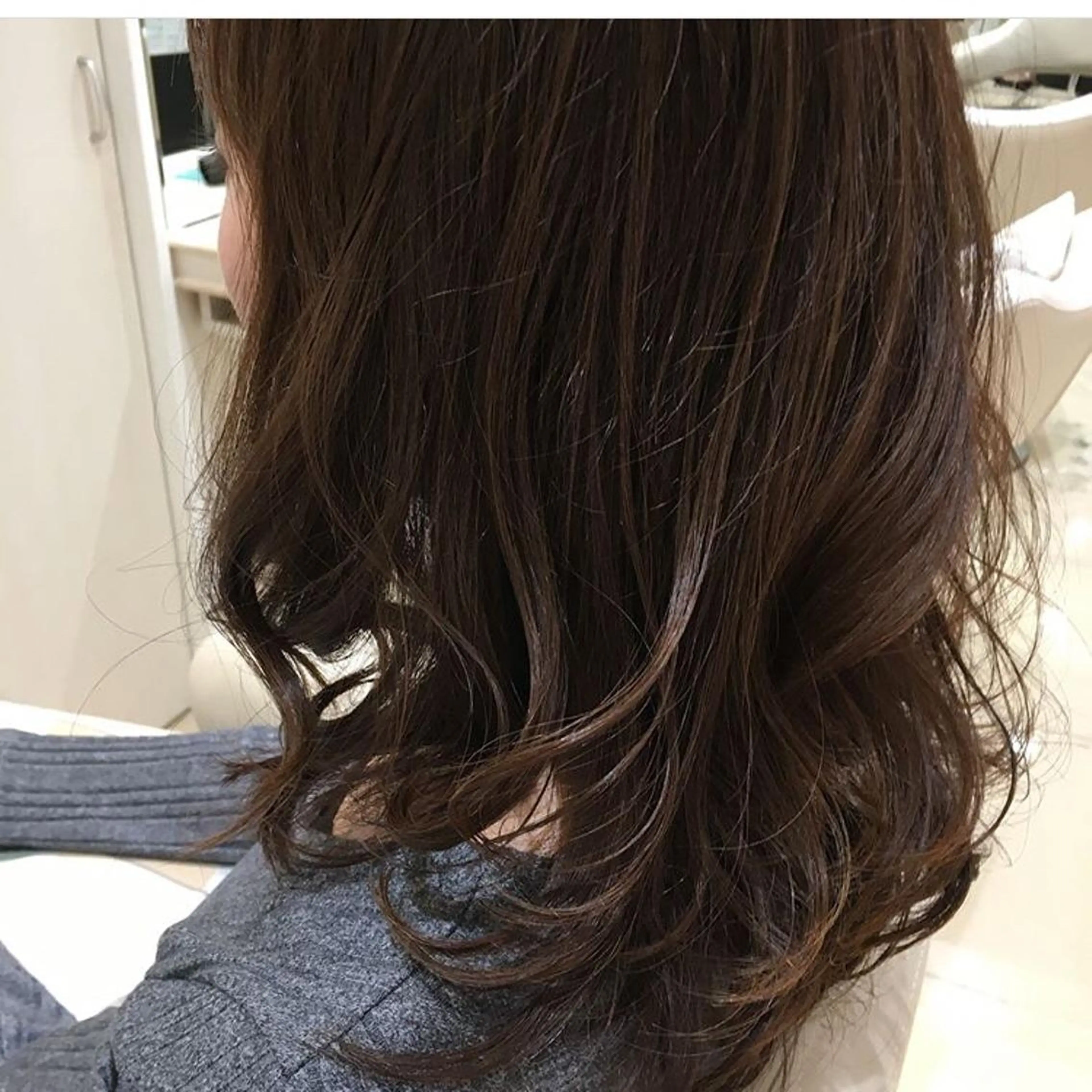 ミディアム 依田 寿美子のヘアスタイル