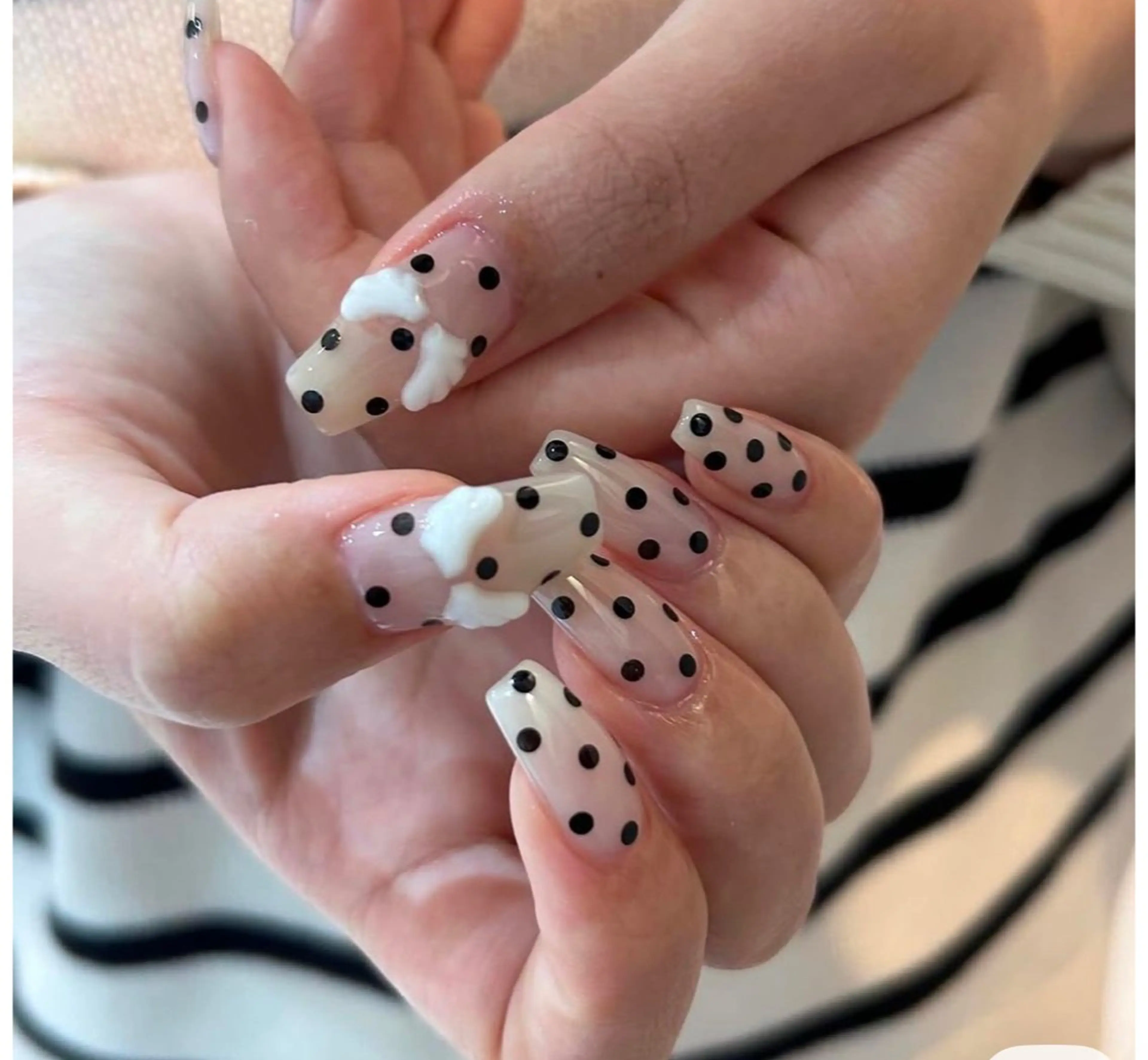 ネイル フレンチネイル グラデーション 韓国ネイル マグネットネイル シンプルネイル ハンドネイル CoMo Nail Studio所属・CoMo Nailのネイルデザイン