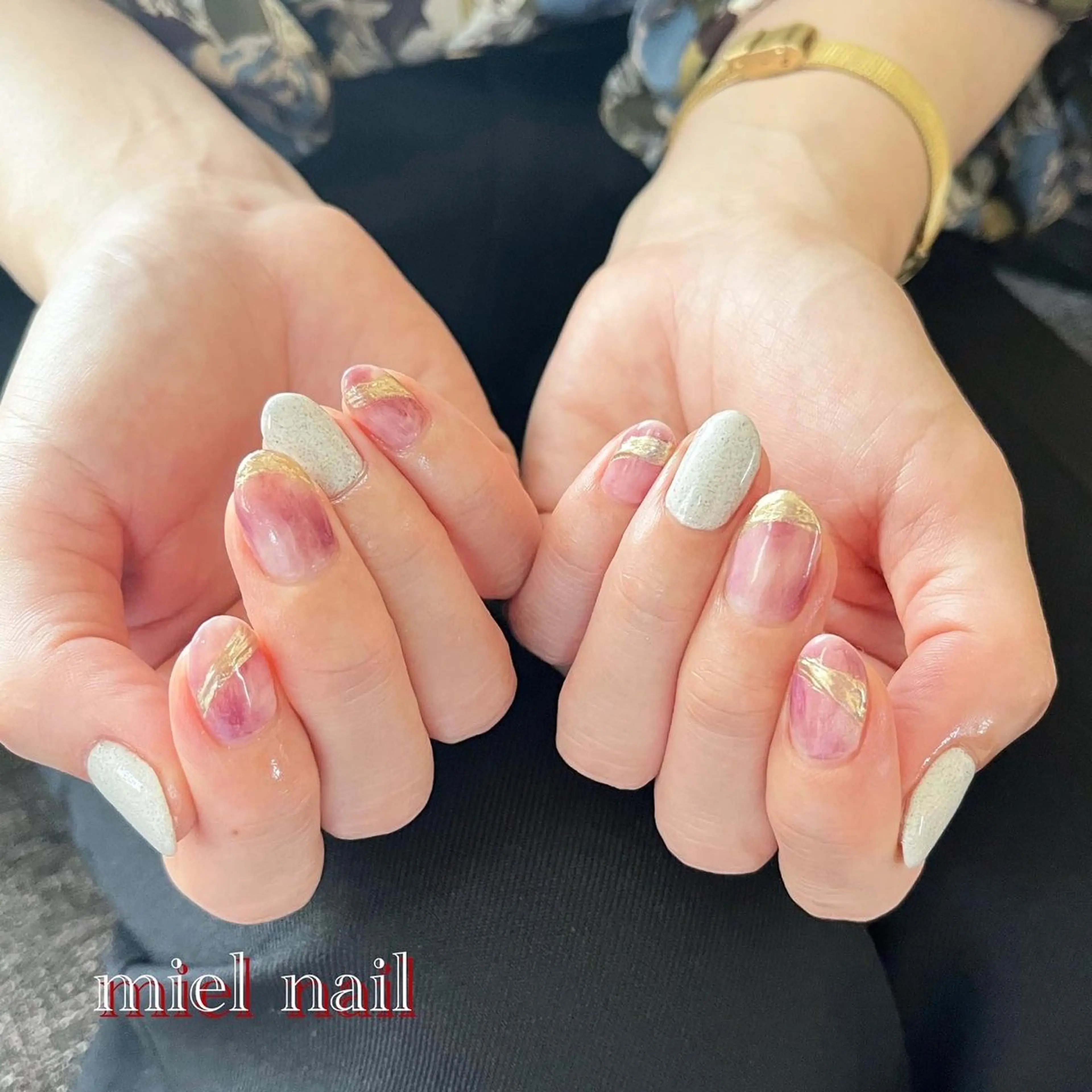 ネイル 大理石ネイル(マーブル) ミラーネイル 赤色 冬ネイル ハンドネイル miel nailのネイルデザイン