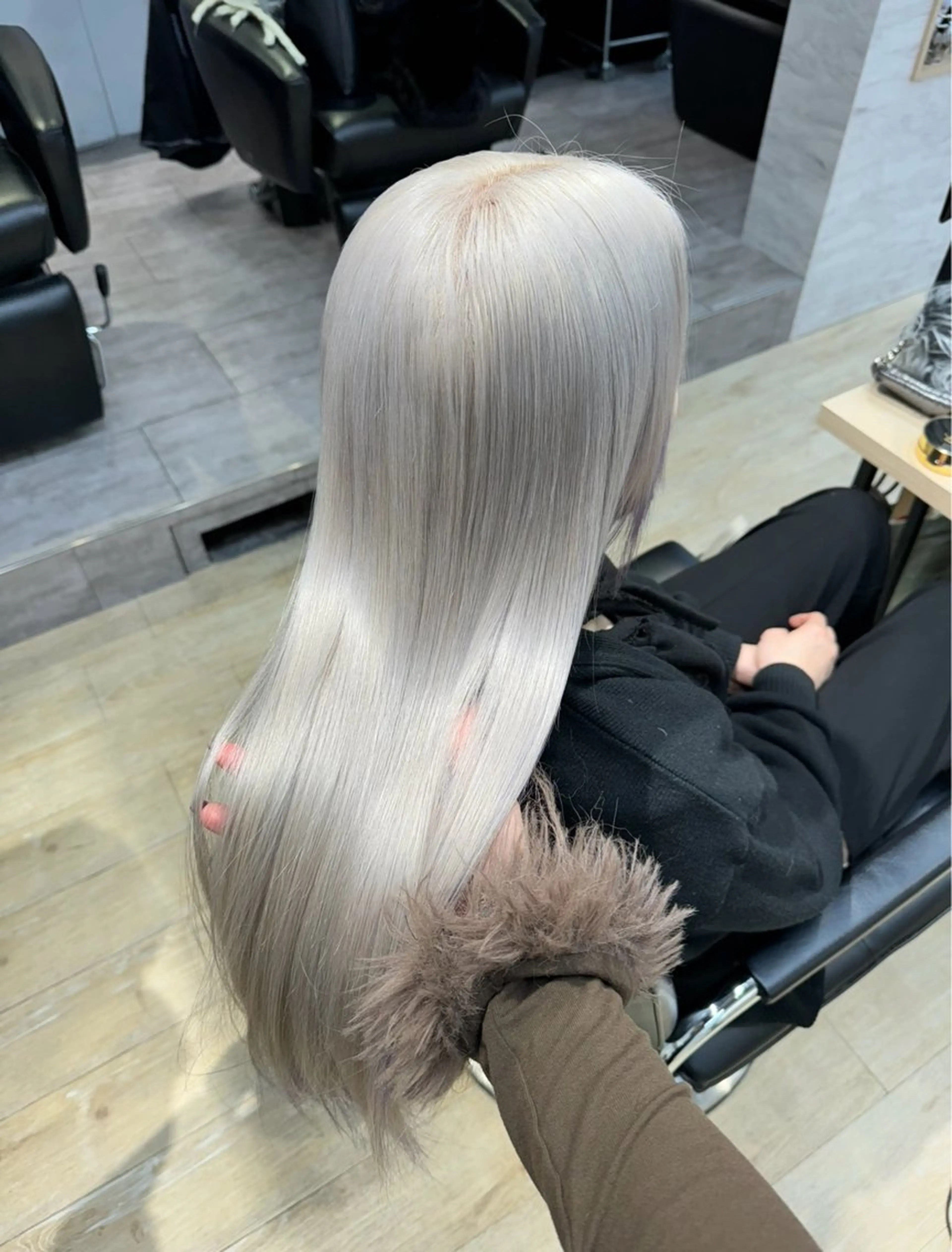 ブリーチ + カラー + HYPER TOKIO treatment🩵の写真