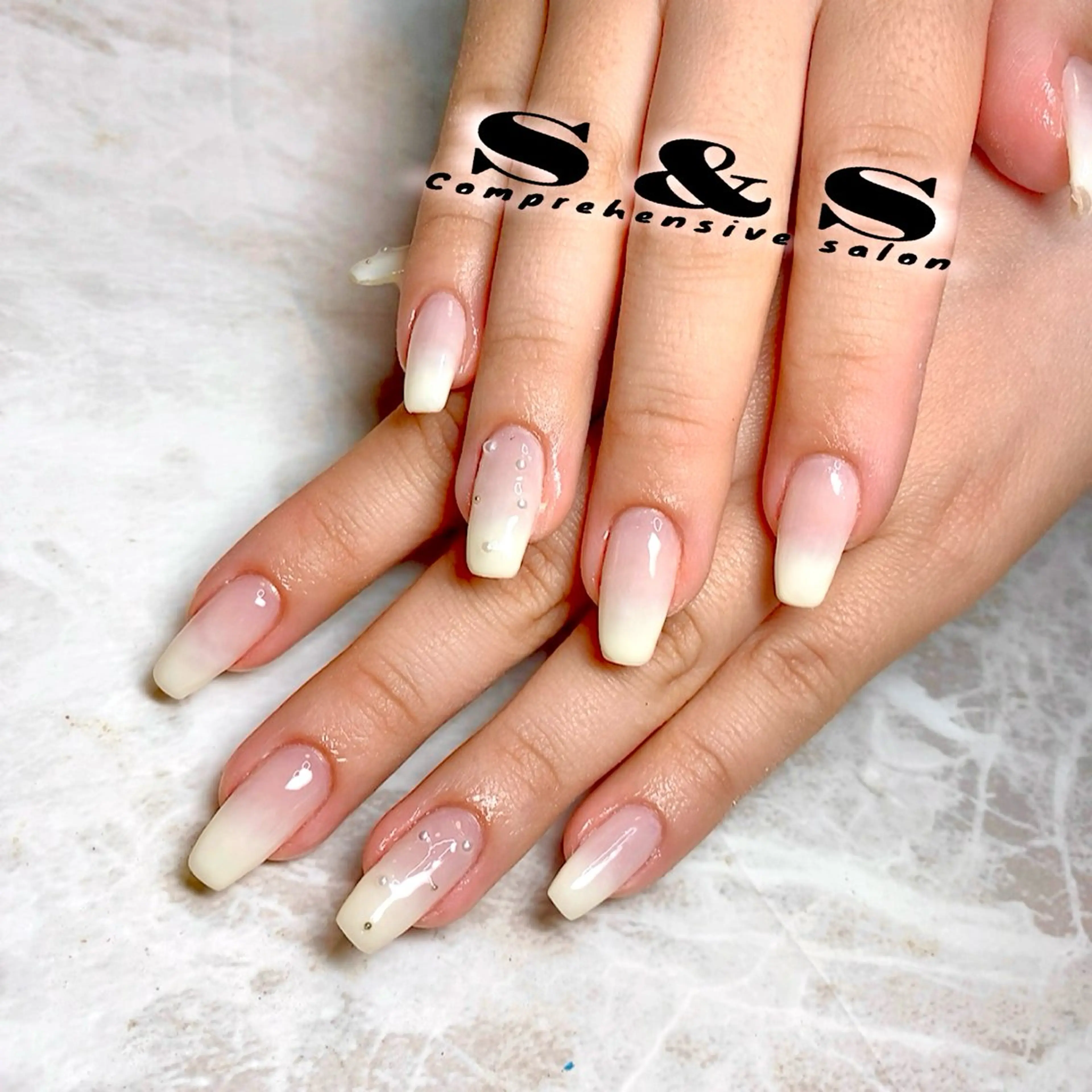 ネイル グラデーション S&S 村田小百合のネイルデザイン