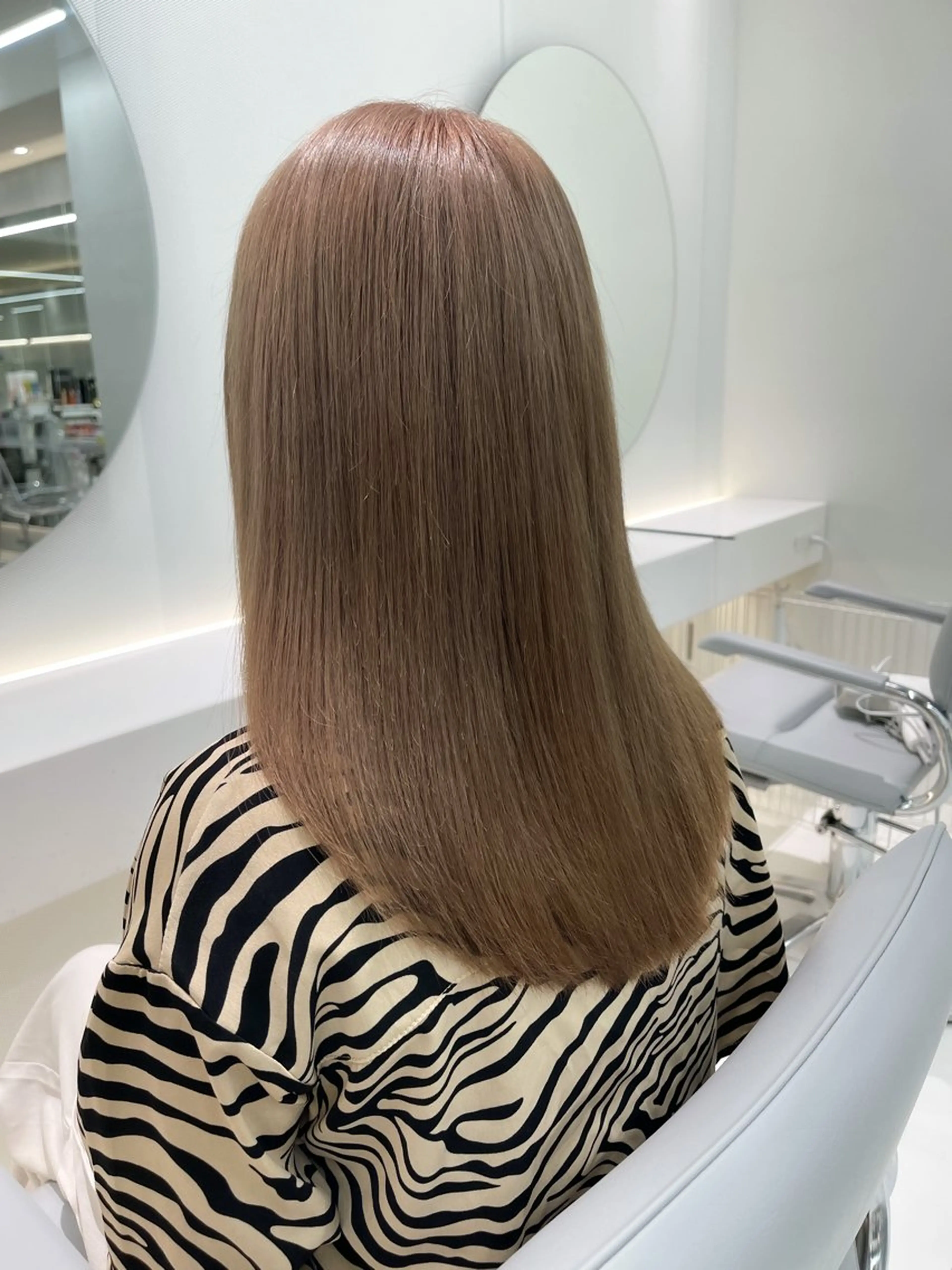 セミロング カラー ベージュカラー ミルクティーベージュ ヘアカラー トリートメント 透明感カラーが 得意です！NAOKIのヘアスタイル