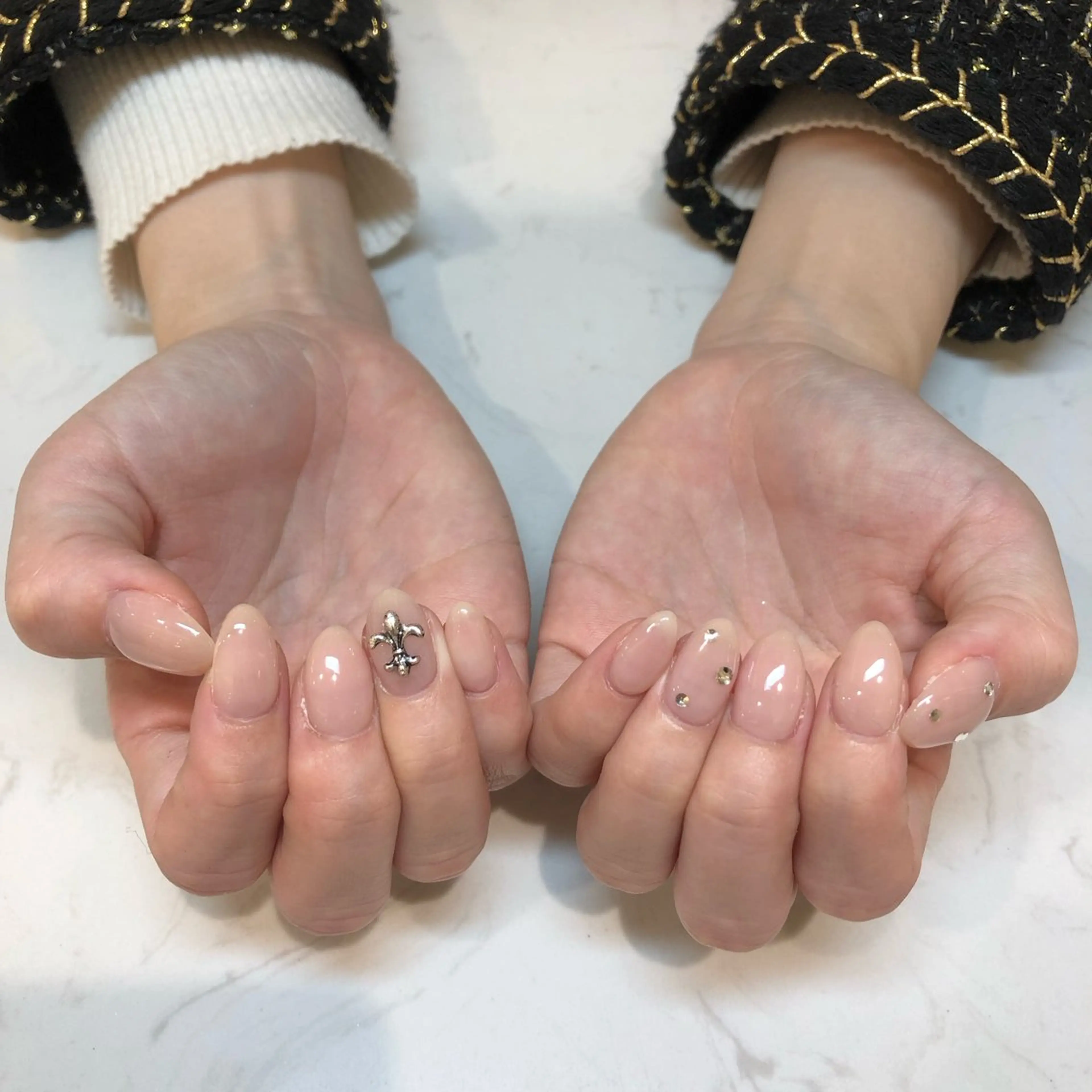 ネイル Raviy  新宿店所属・わたなべ あやかのネイルデザイン