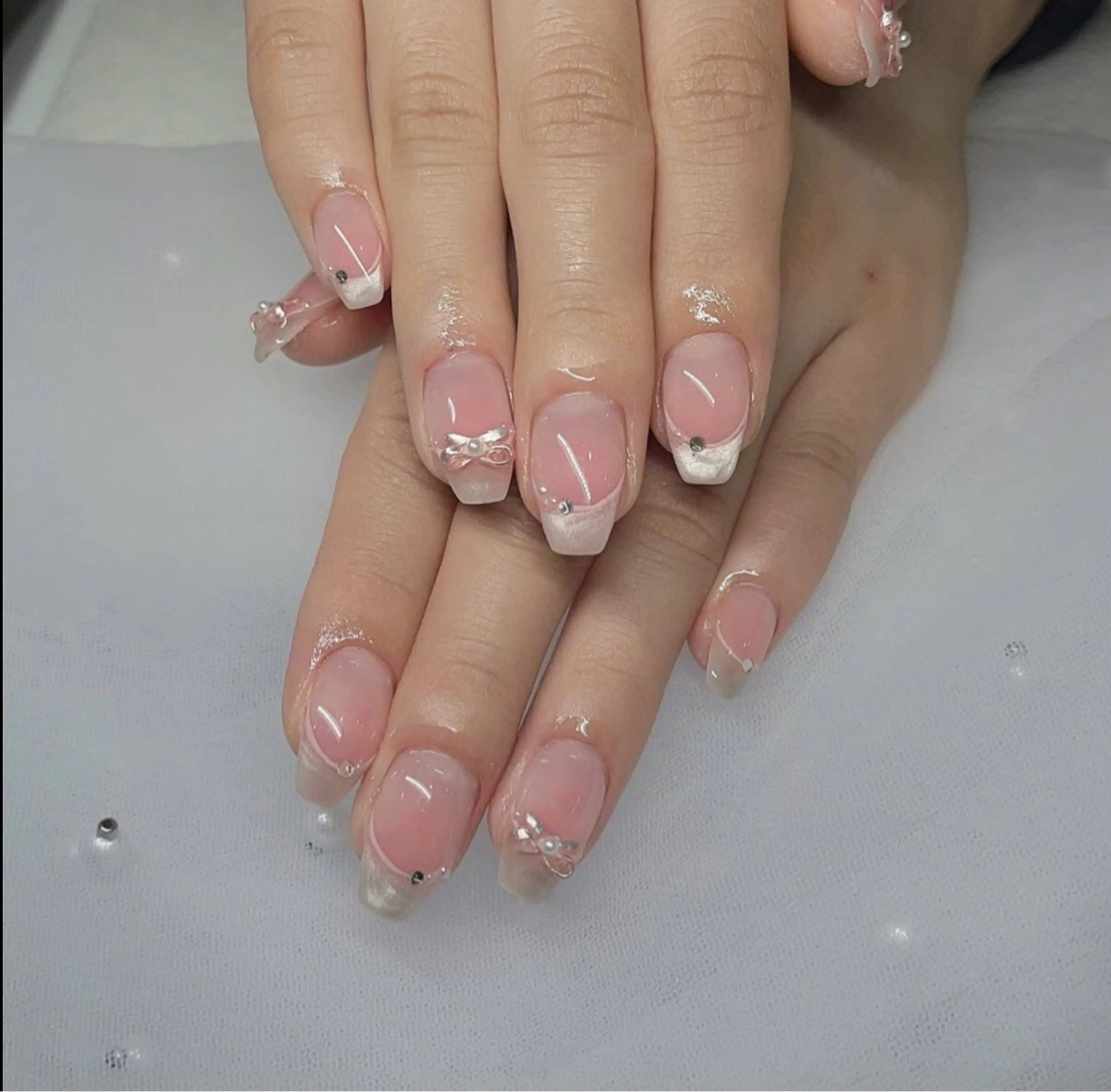 ネイル フレンチネイル キラキラネイル マグネットネイル ミラーネイル ニュアンスネイル ハンドネイル Lyn TA Nailのネイルデザイン