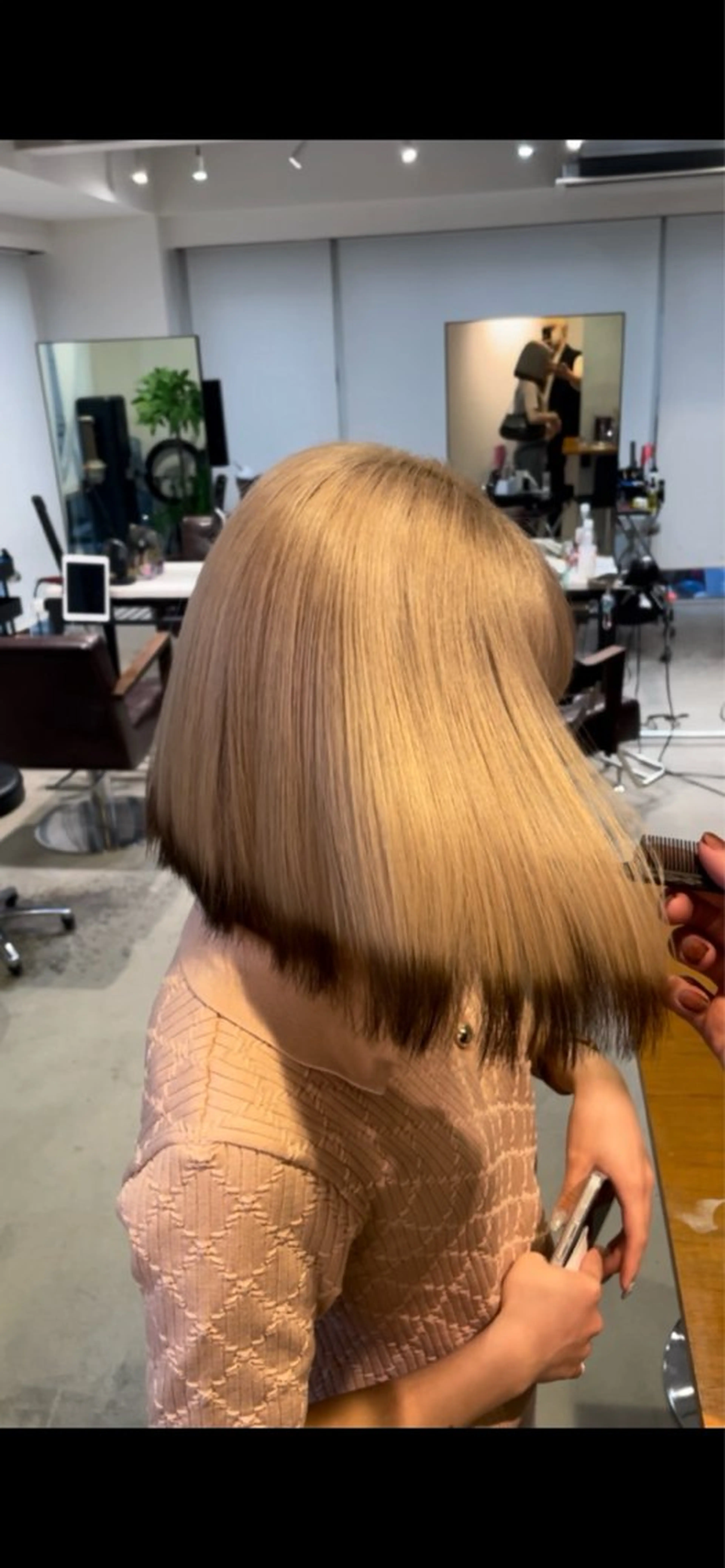 ショート カラー カット ヘアカラー トリートメント youres hair 新宿3丁目店所属・艶髪/ハイトーン /髪質改善/柴田のヘアスタイル