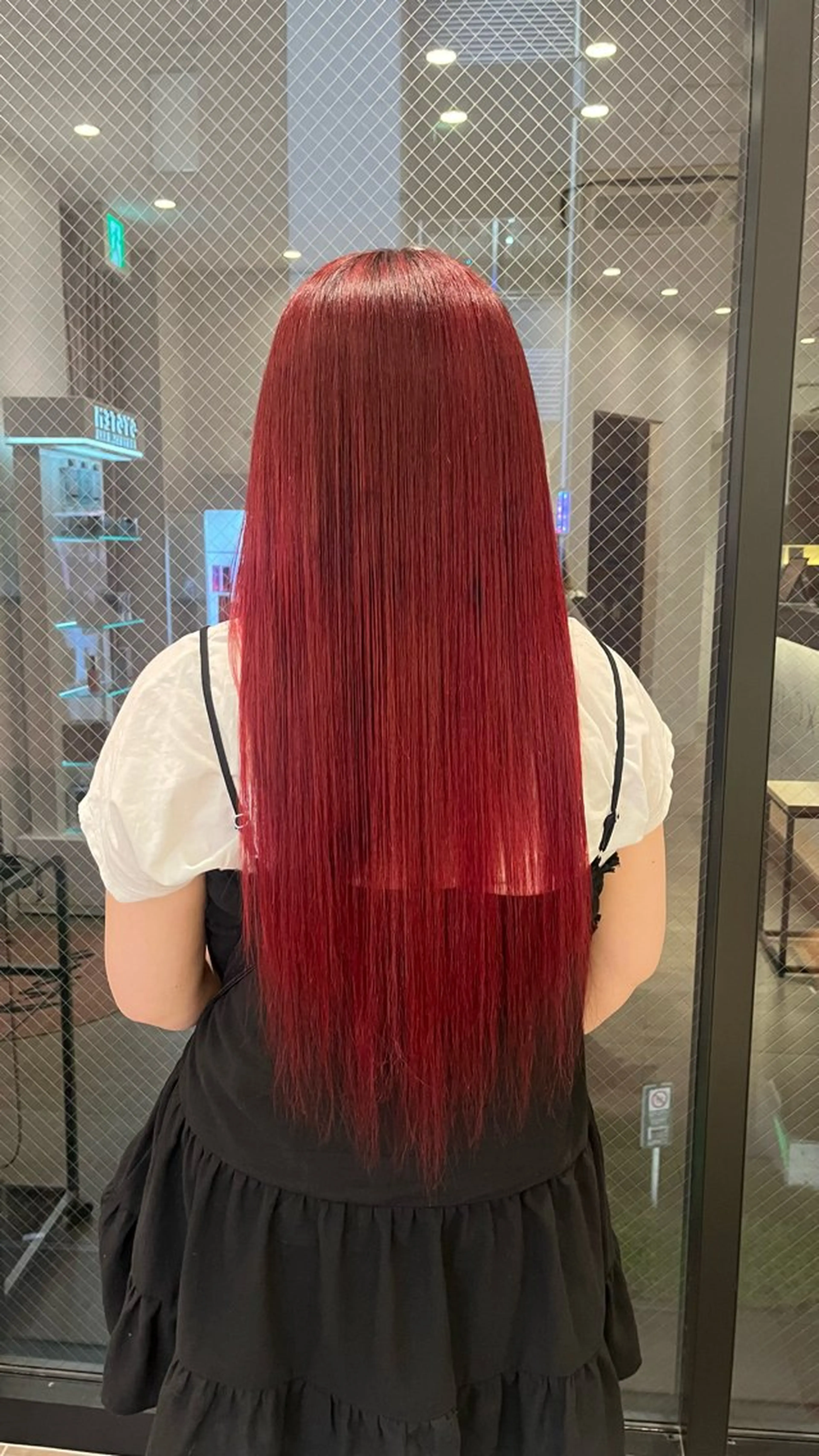 カラー レッドカラー 大園 佳怜のヘアスタイル