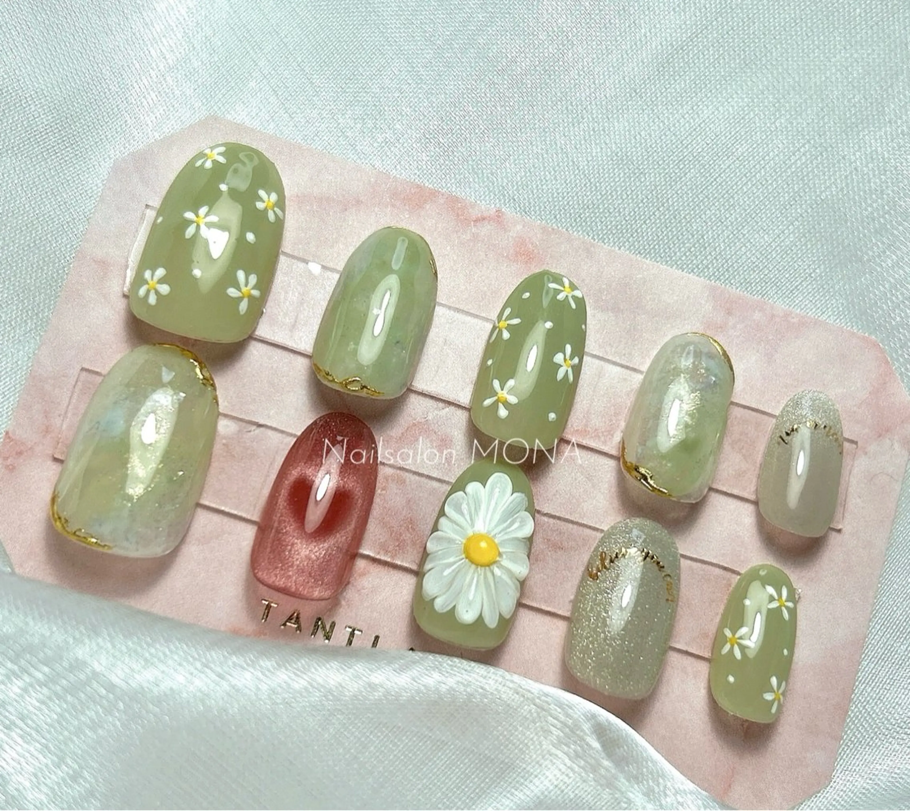ネイル ハート ニュアンスネイル Nailsalon MONA.のネイルデザイン