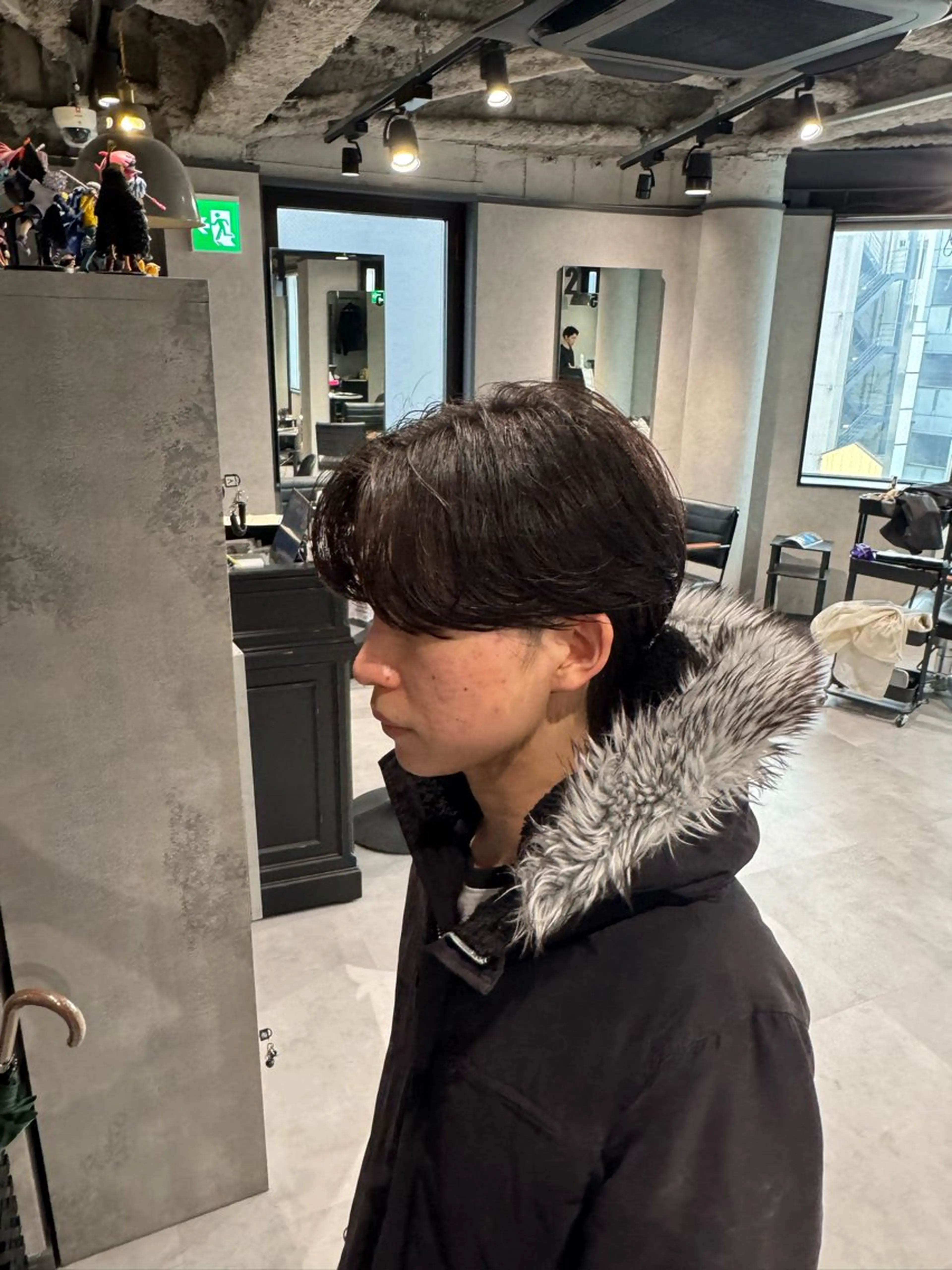 パーマ メンズ カット パーマ 毛流れ特化愁斗 センターパートパーマのヘアスタイル