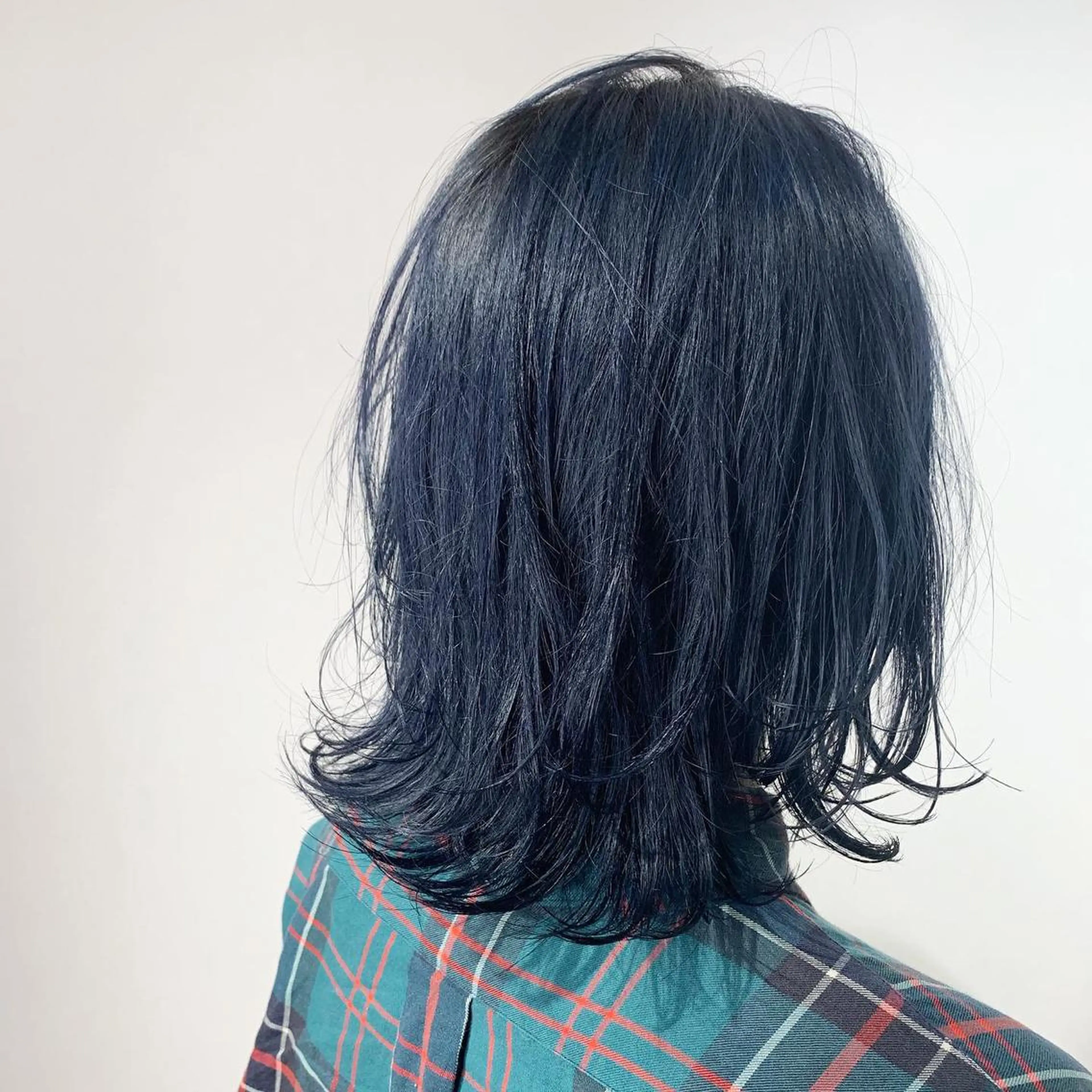 ミディアム カラー ブリーチ ブルーカラー ネイビーカラー 中島 直哉のヘアスタイル