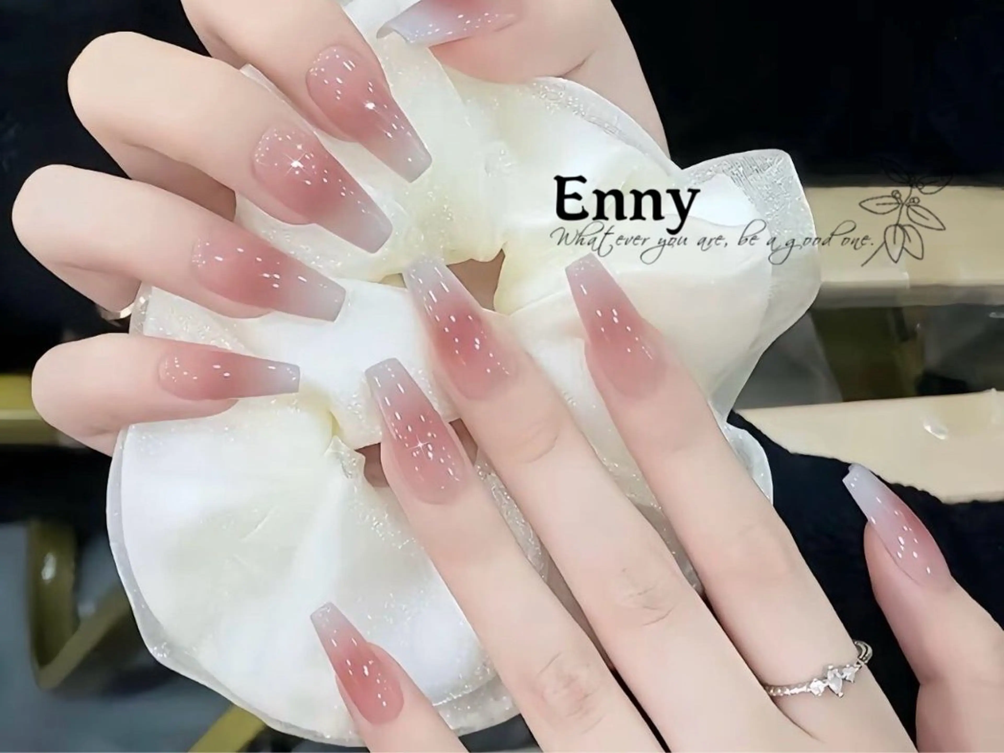 ネイル ハンドネイル Lily Ennyのネイルデザイン