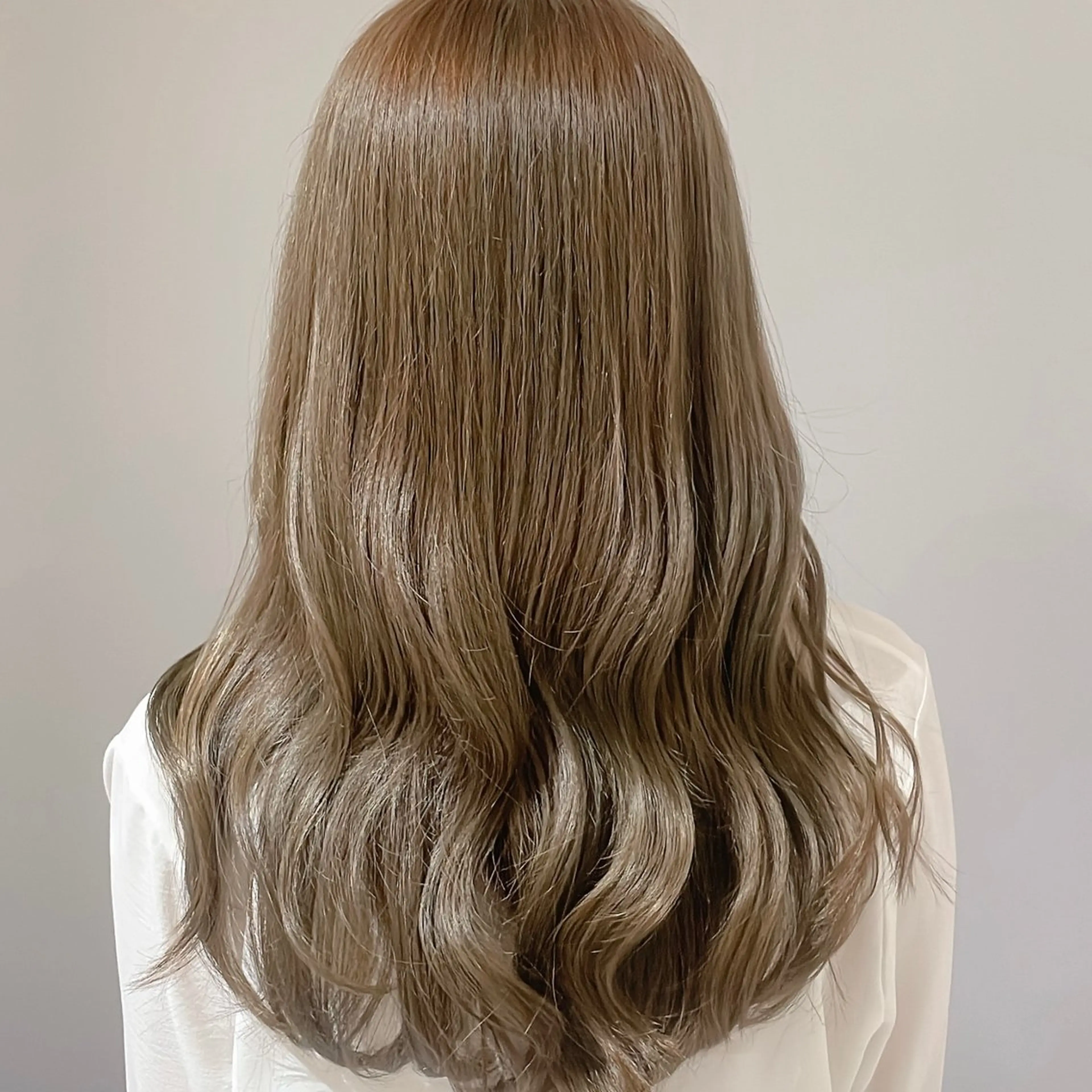 セミロング カラー ヘアカラー 艶カラー🦋髪質改善 🫧MINAMIのヘアスタイル