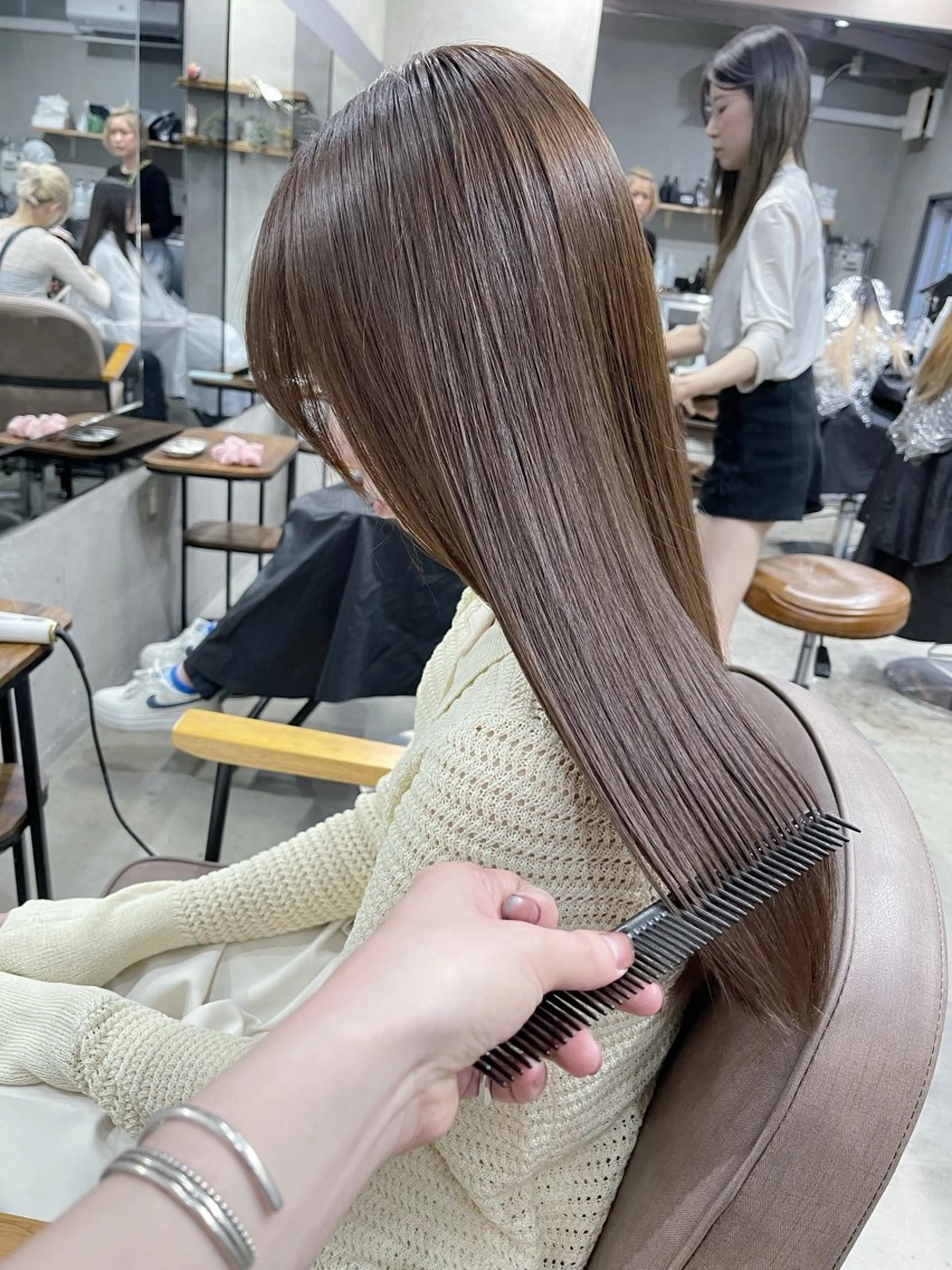 ミディアム カラー ベージュカラー ブリーチ ダブルカラー グレージュ ブリーチなしカラー ヘアカラー トリートメント AiM 大名のヘアスタイル