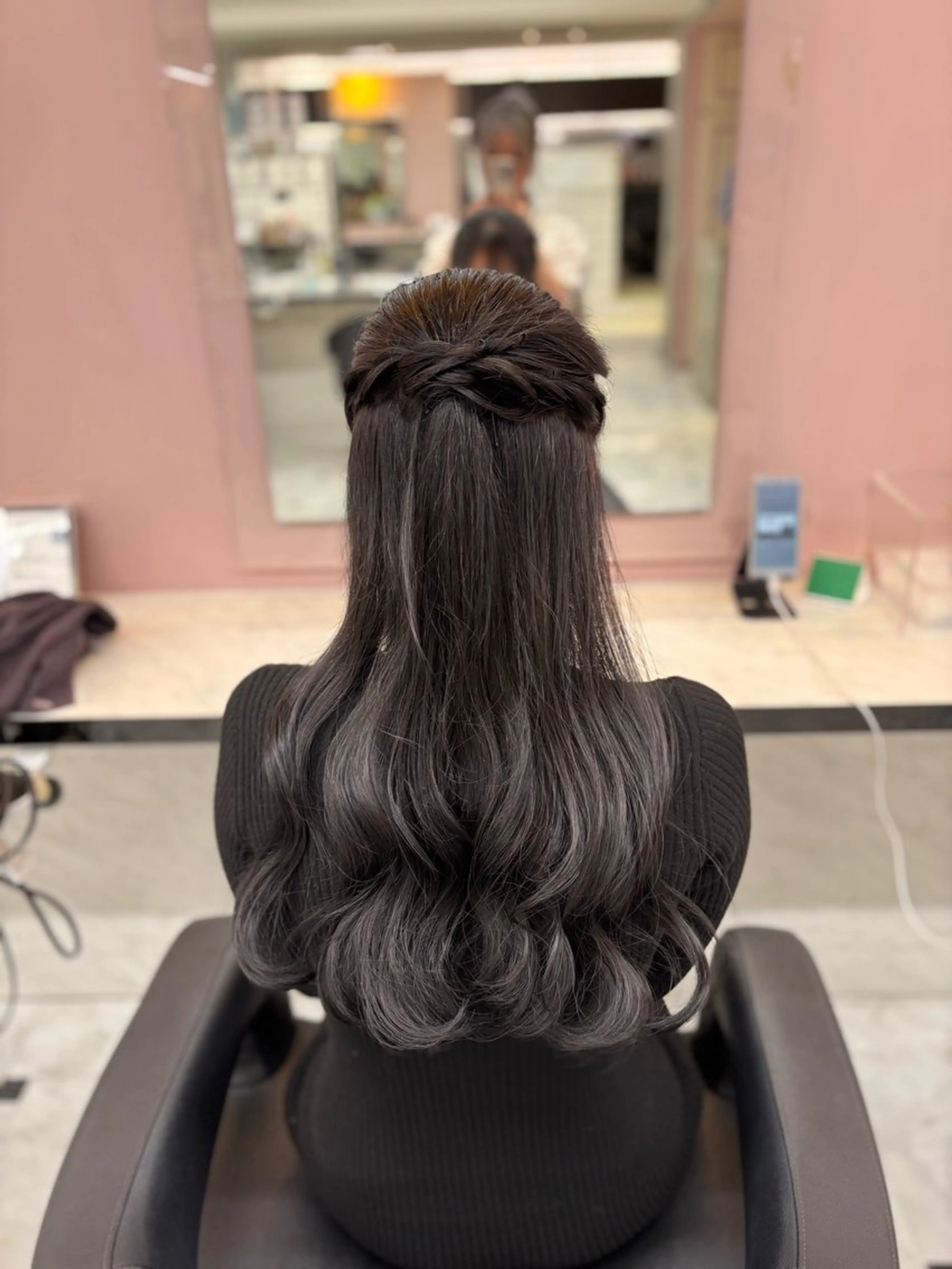 ロング ヘアアレンジ ヘアセット 💙ハイトーン韓国風 色白ヘア💙manaのヘアスタイル