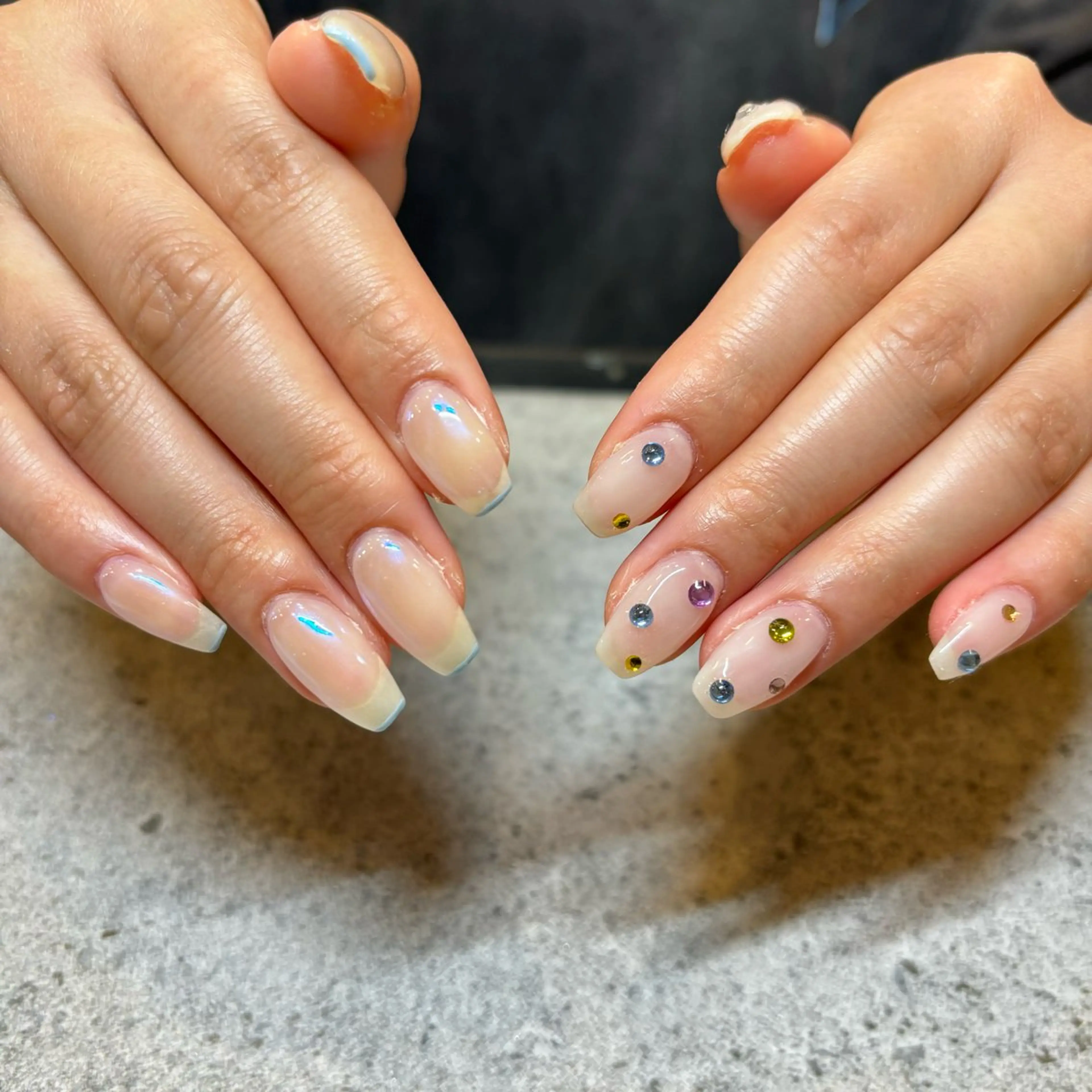 ネイル アートネイル オーロラネイル ブルー フレンチネイル ストーンネイル pomy nail 池袋店所属・akane .hのネイルデザイン