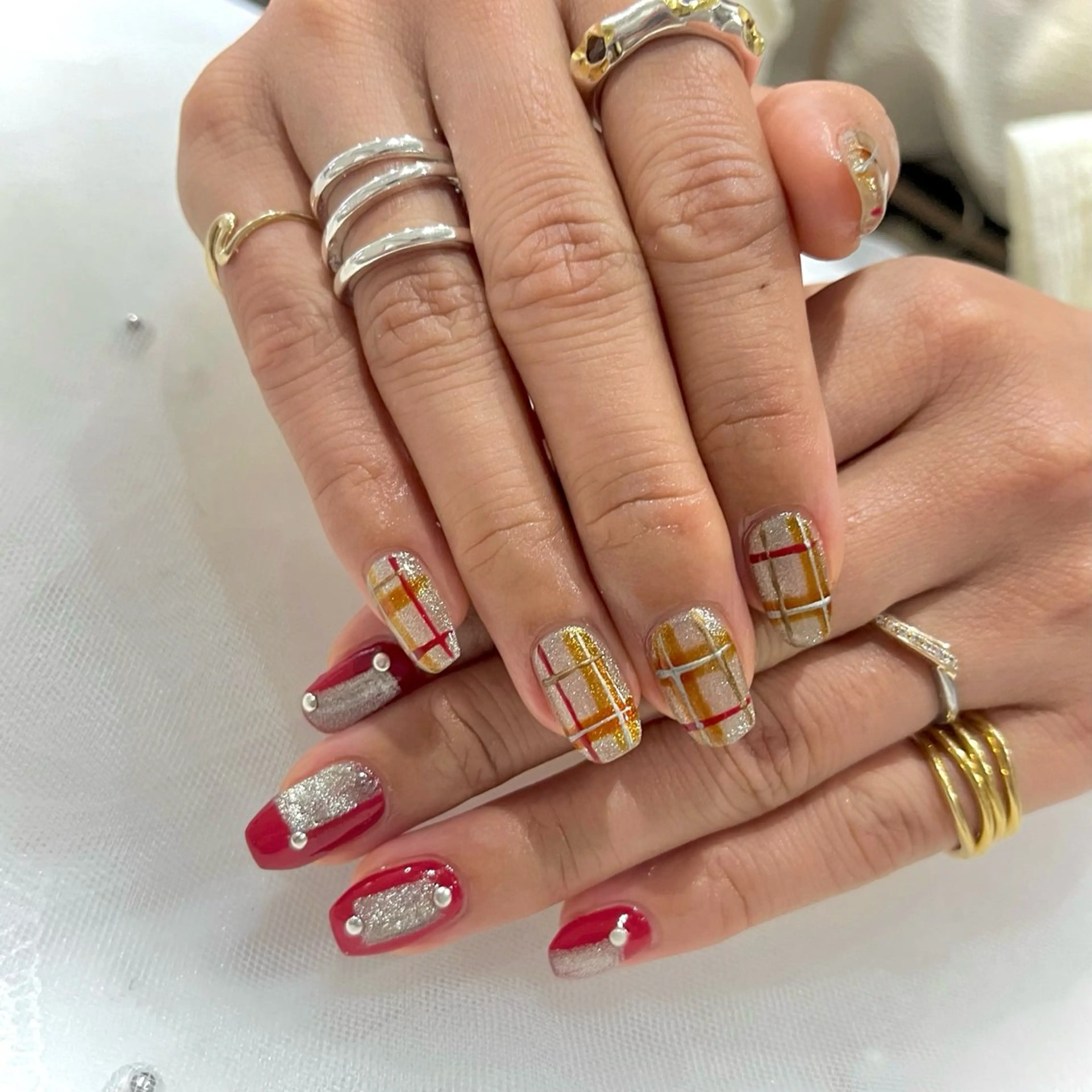 ネイル ゴールド 赤色 シルバー ハンドネイル Nail salon Cielel⟡Ayaのネイルデザイン