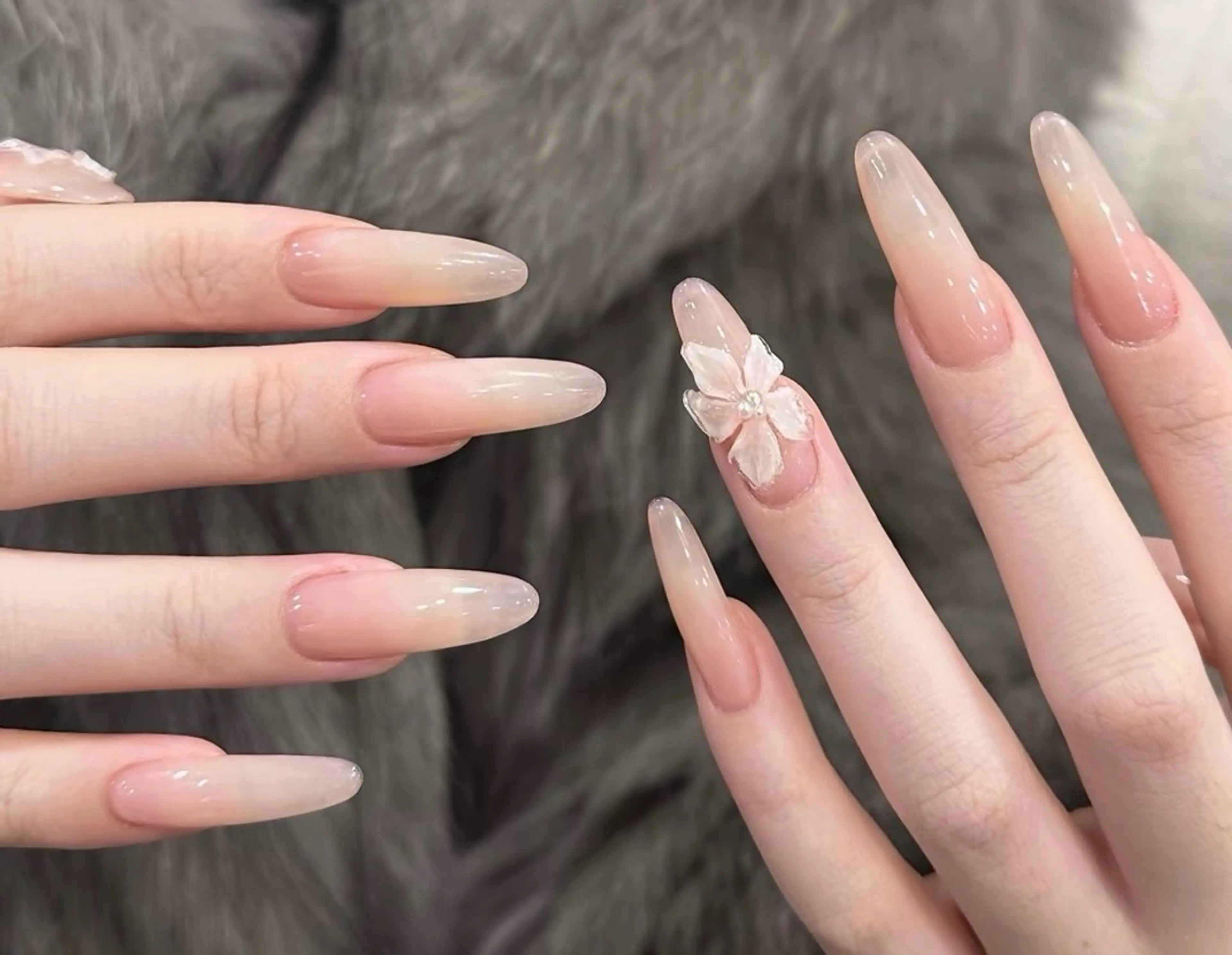 ネイル チークネイル 長さ出し フラワーネイル フレンチネイル ガーリー SunNail池袋駅 ワンホンネイルのネイルデザイン