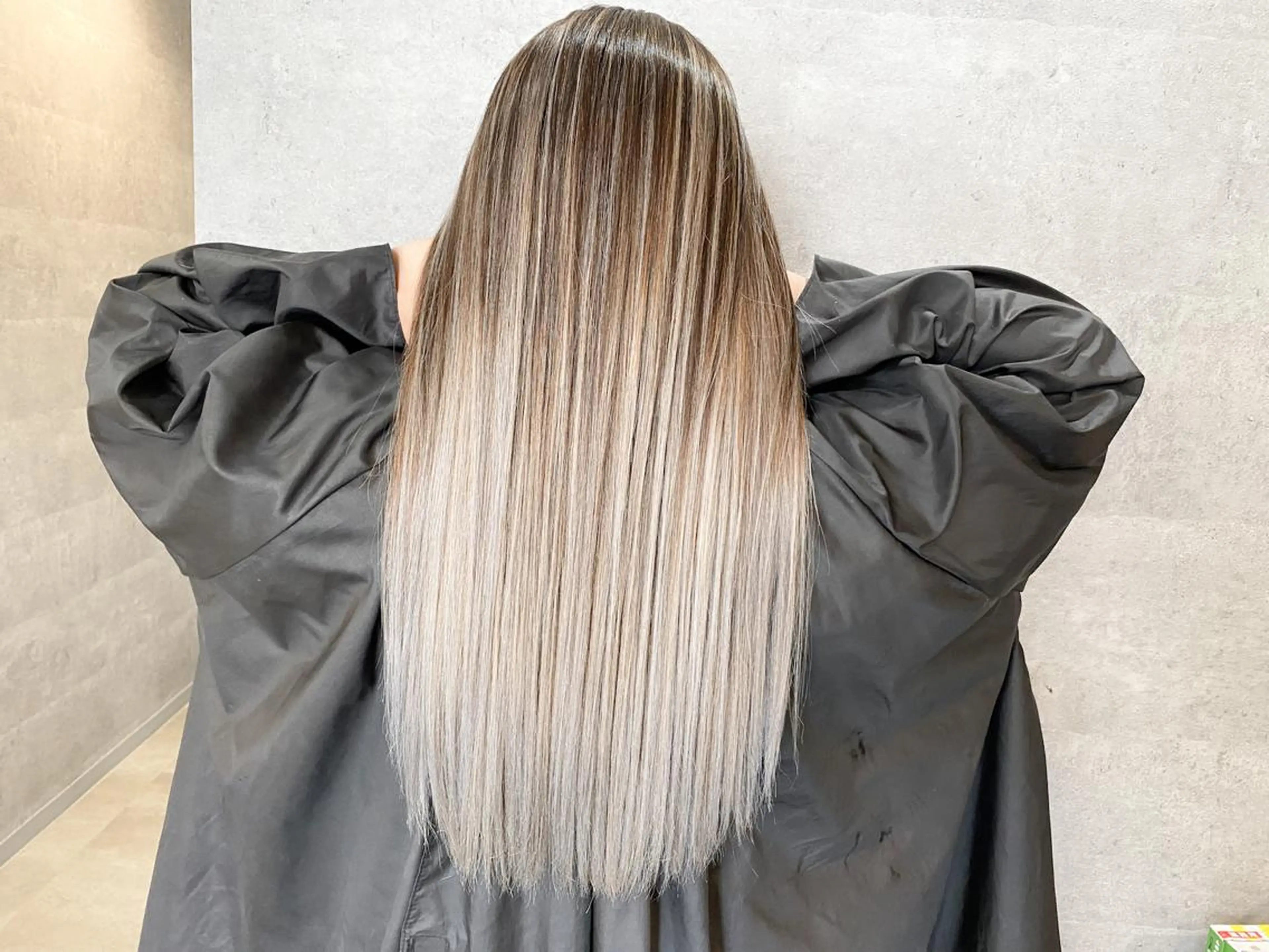 ロング カラー ヘアアレンジ バレイヤージュ レイヤーカット トリートメント 井上 一平のヘアスタイル