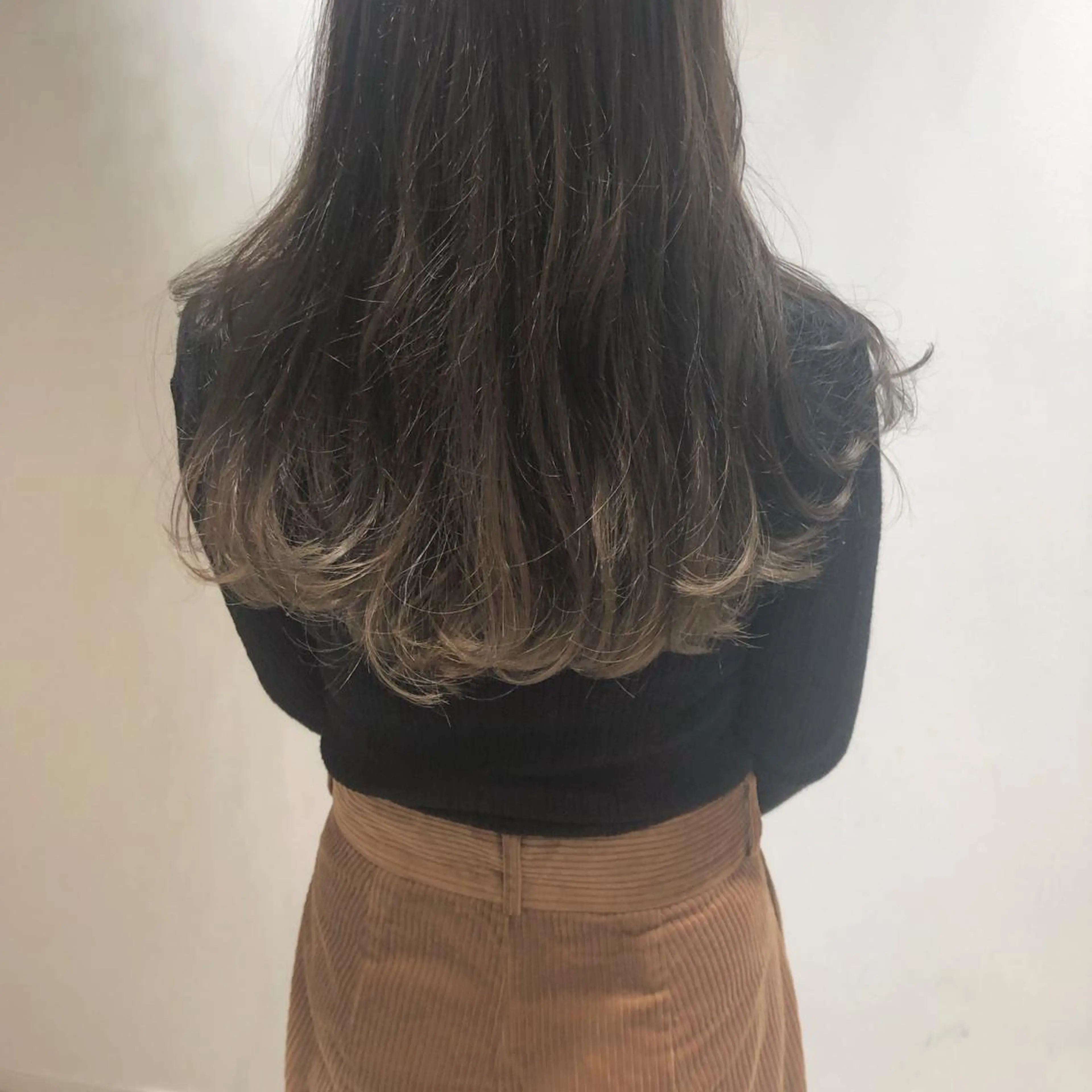 ロング カラー グラデーションカラー グレージュ カット ヘアカラー トリートメント 江原 彩華のヘアスタイル