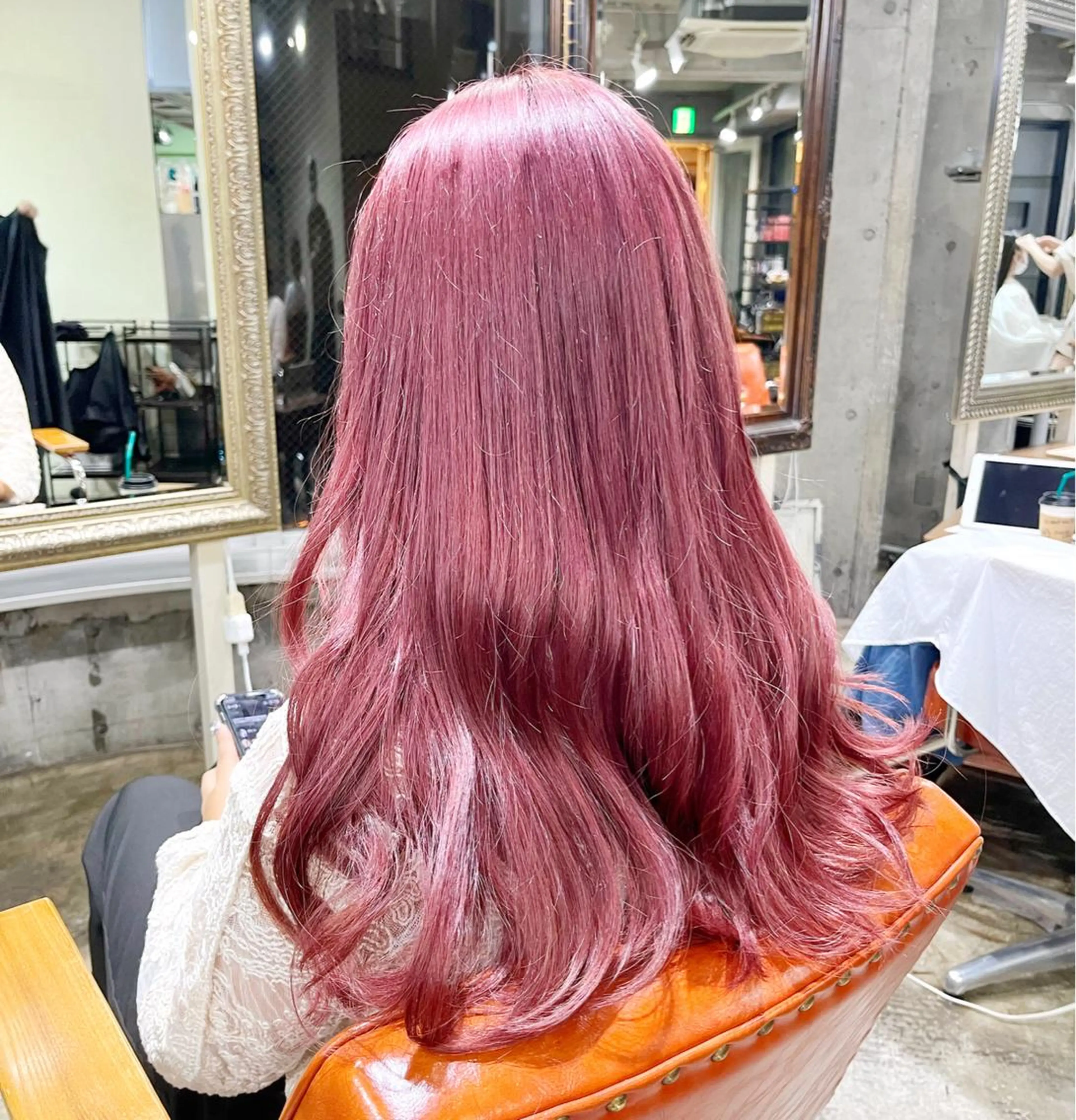 ロング カラー ヘアアレンジ ブリーチ カシス ピンクカラー ヘアカラー ピンクカラー🩷 ヘアセットＮＯ.1のヘアスタイル