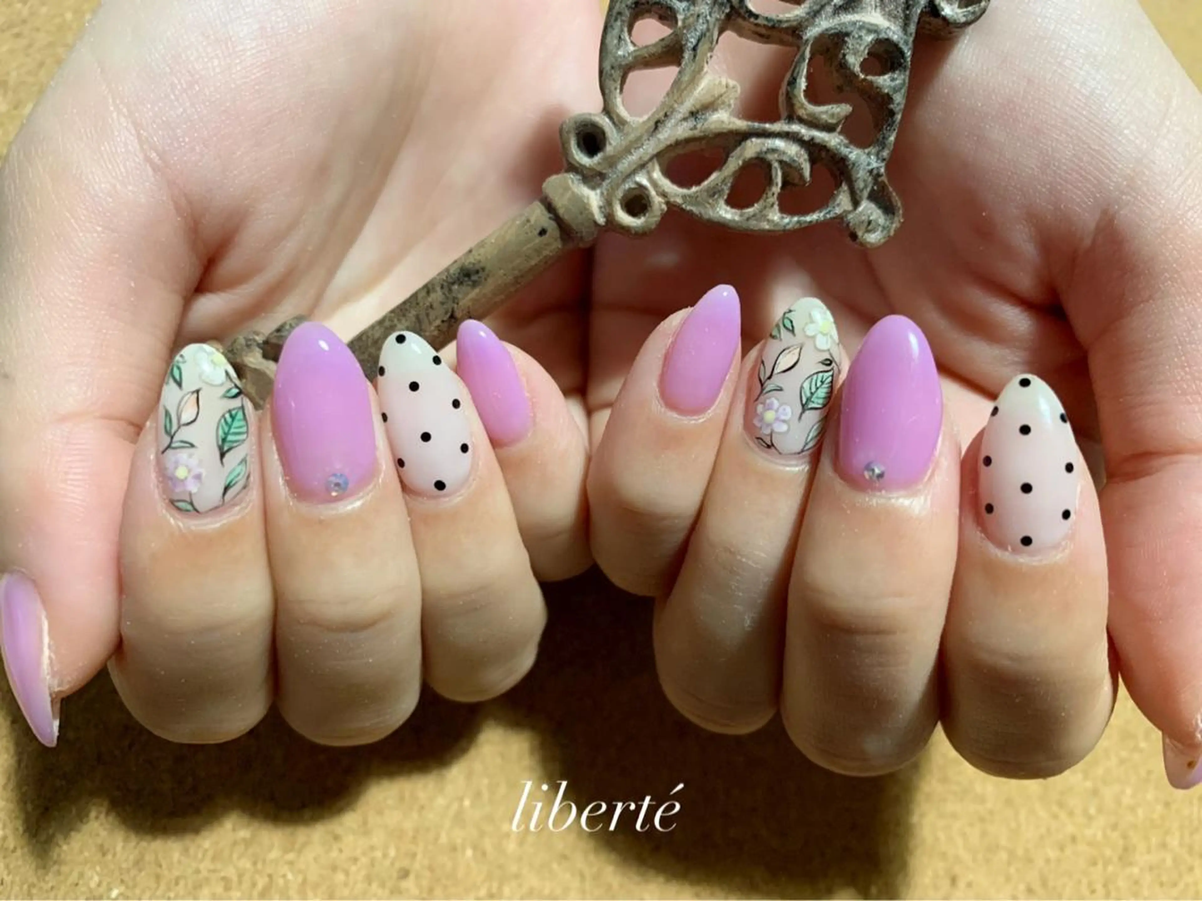 ネイル liberté (リベルテ)のネイルデザイン