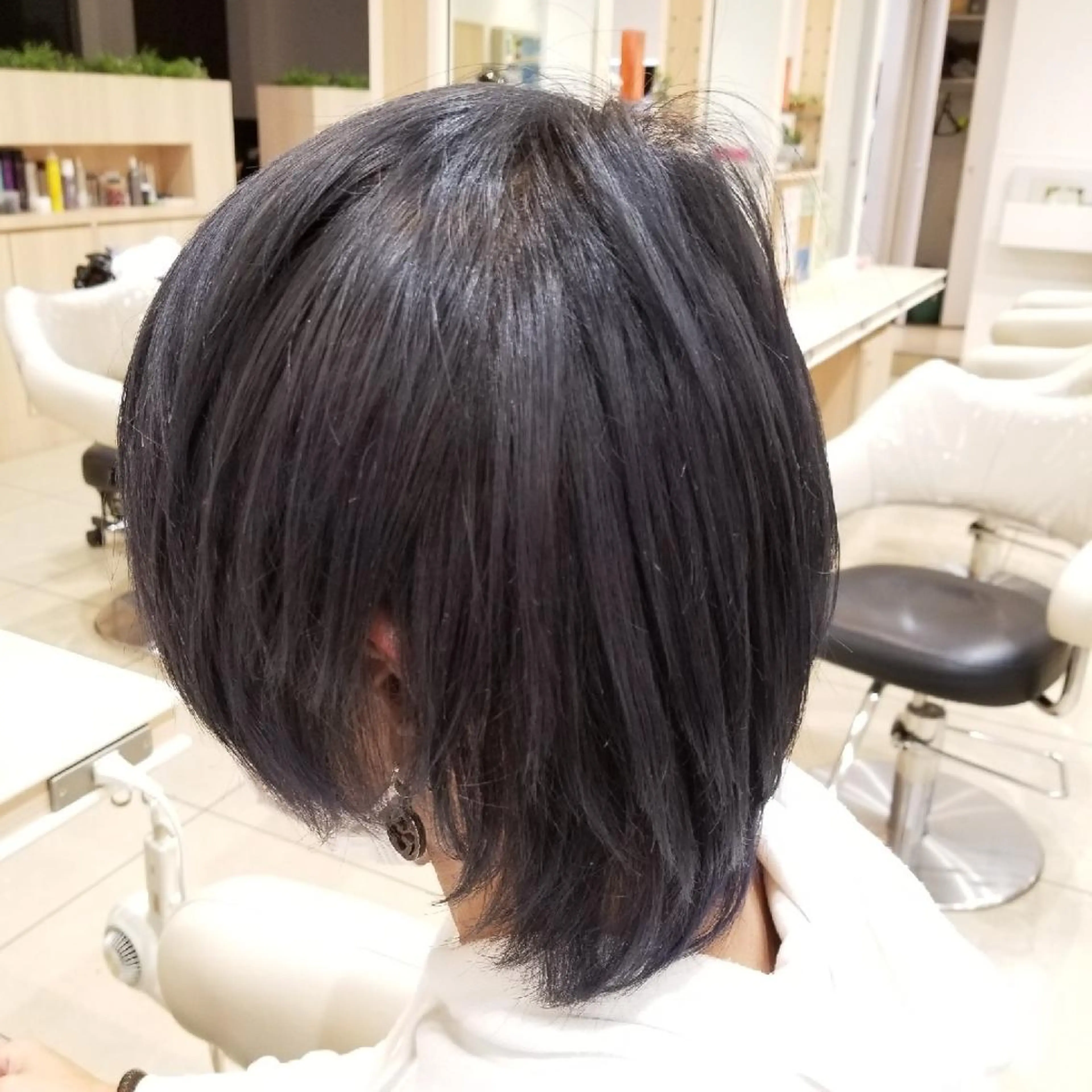 ショート カラー 山内 佐江子のヘアスタイル