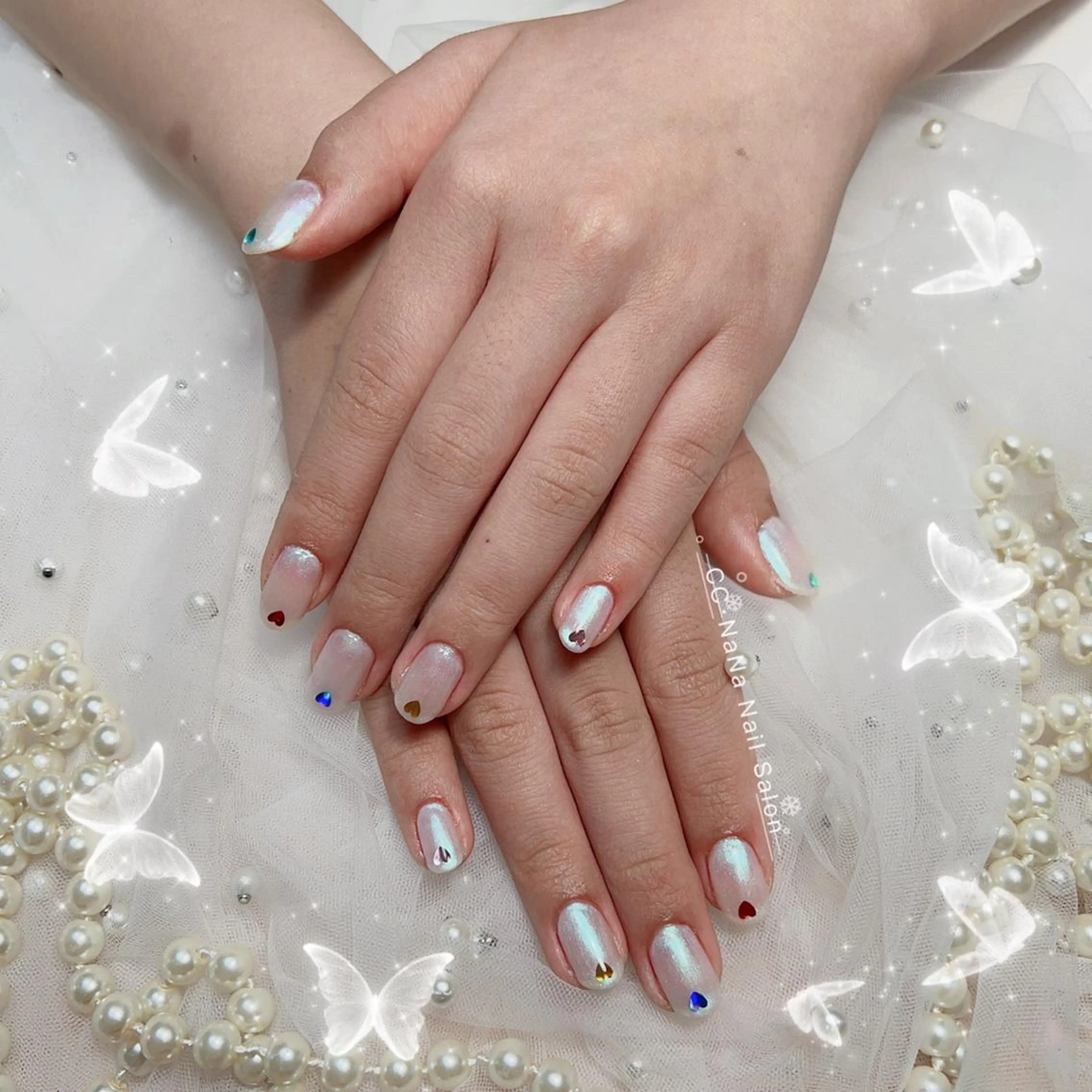 ネイル チークネイル フラッシュネイル ジェルネイル ハート キラキラネイル 💎CC・NaNa 韓国風ネイル🌙のネイルデザイン