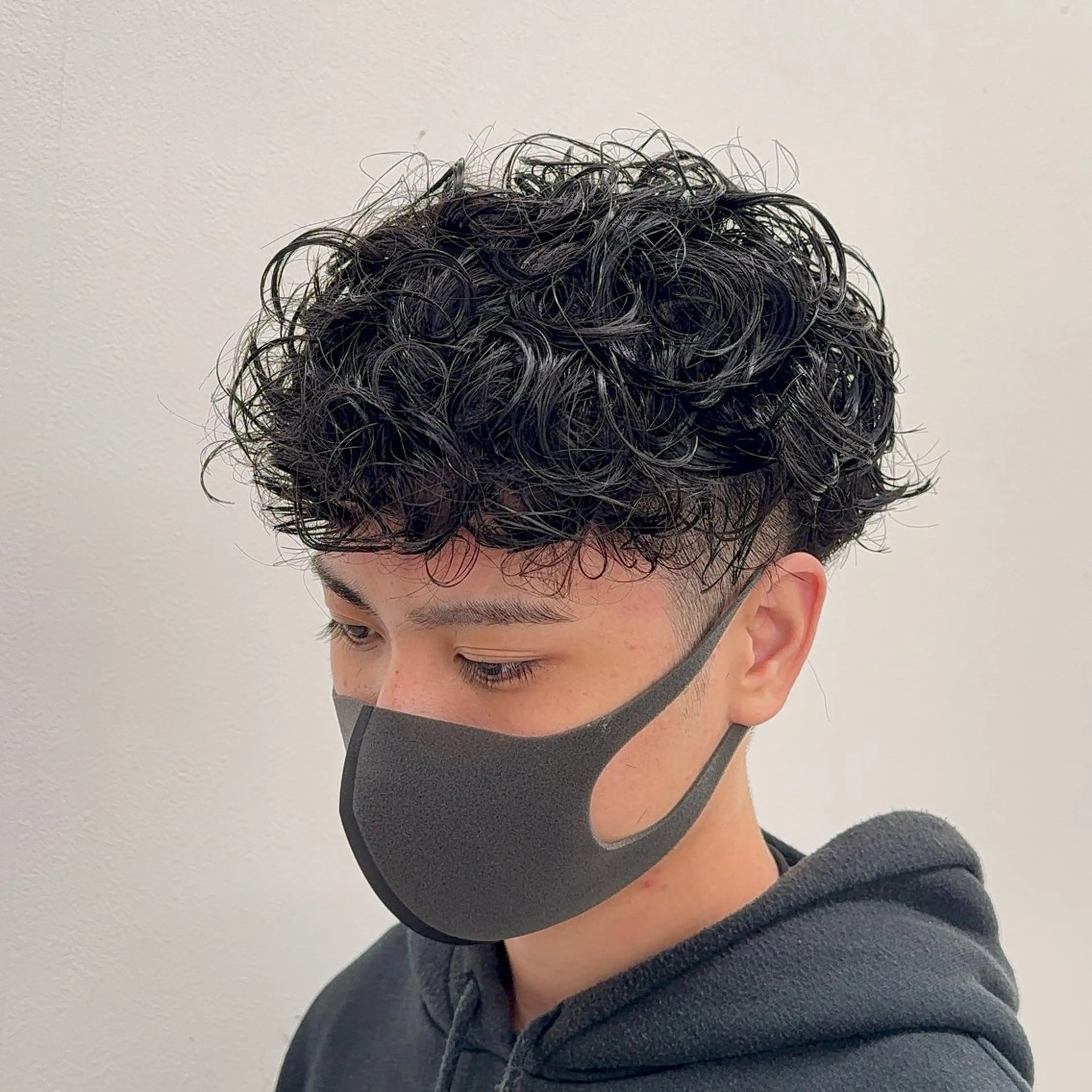 ショート パーマ ヘアアレンジ メンズ メンズパーマ プードルパーマ プードルパーマ 顔まわりカット の達人のヘアスタイル