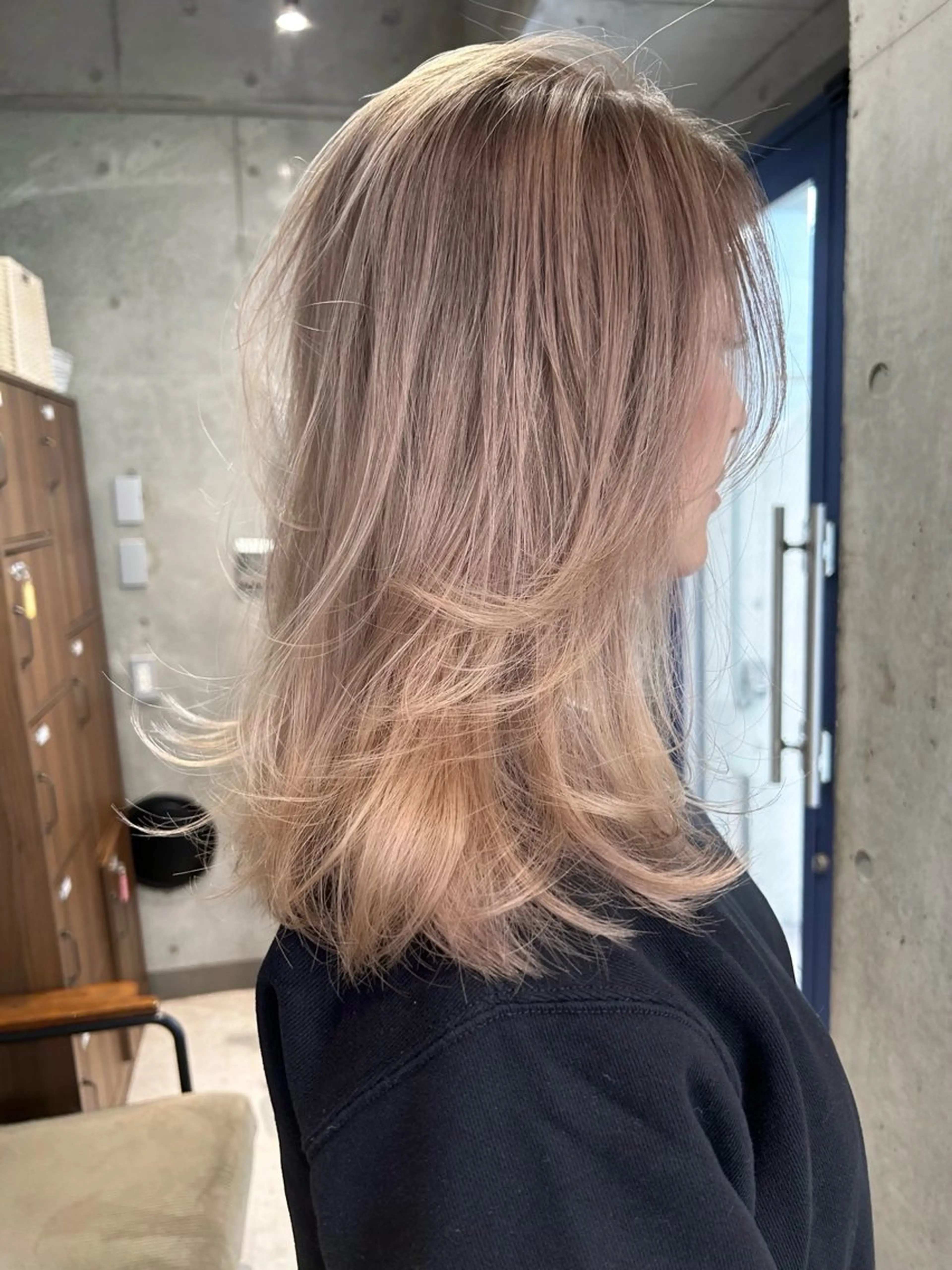 ミディアム カラー ベージュカラー レイヤーカット RONU所属・鎌倉駅*カット/ 似合わせ/ニシハラのヘアスタイル