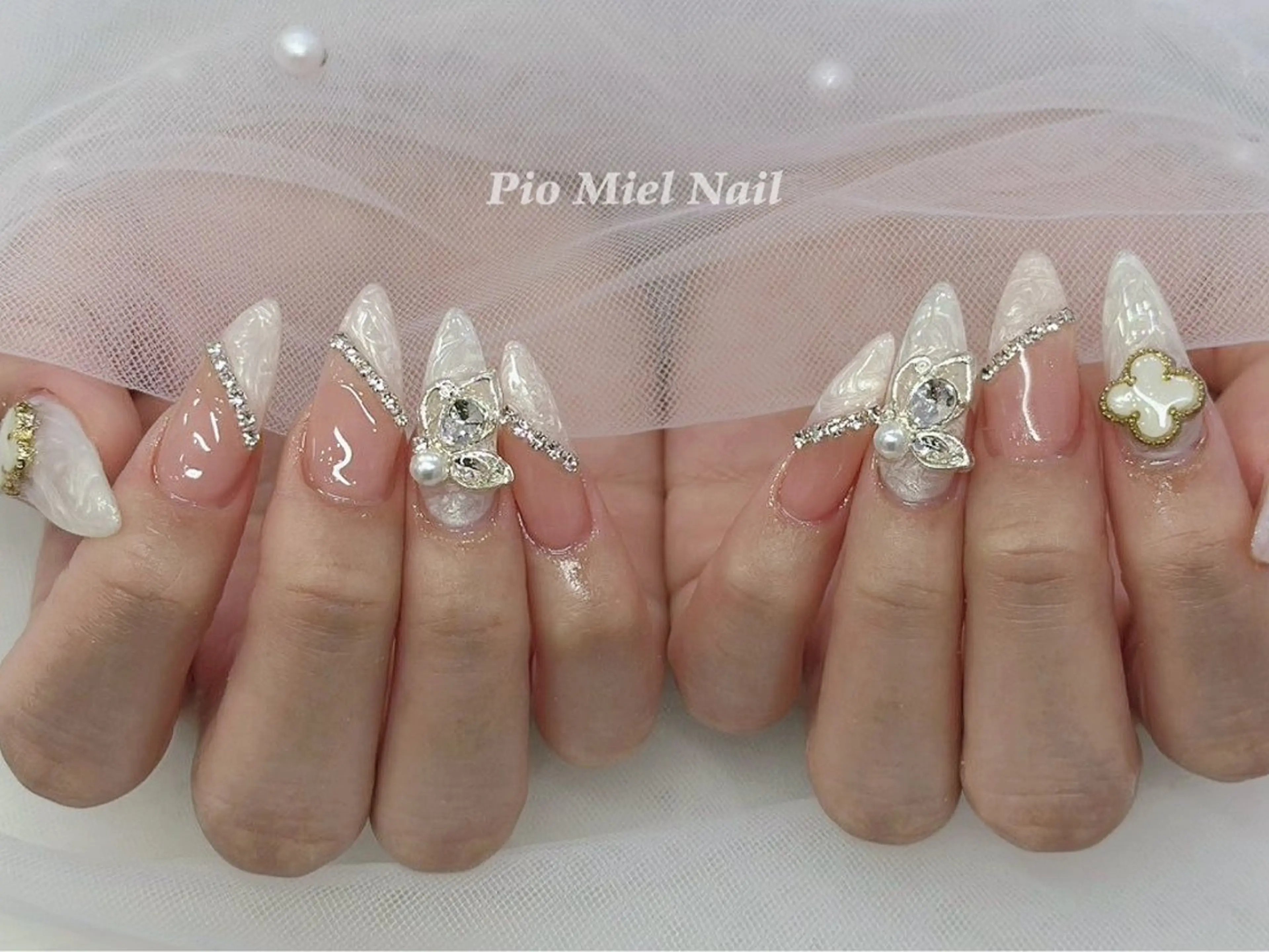 セミロング 韓国風ヘア ハンドネイル Pio Mielのネイルデザイン