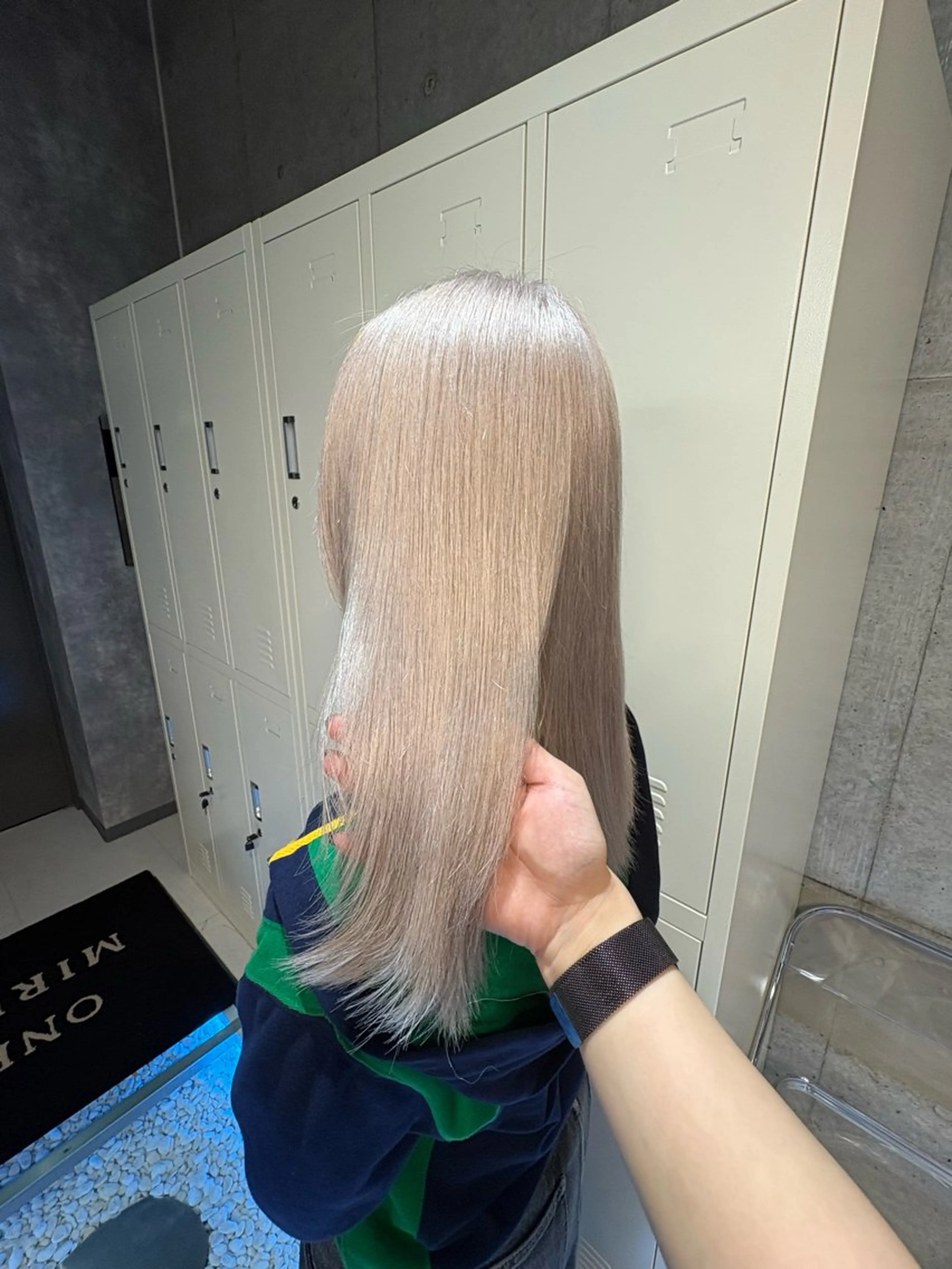 ロング カット ヘアカラー トリートメント 艶髪ハイトーン💫 Minoriのヘアスタイル