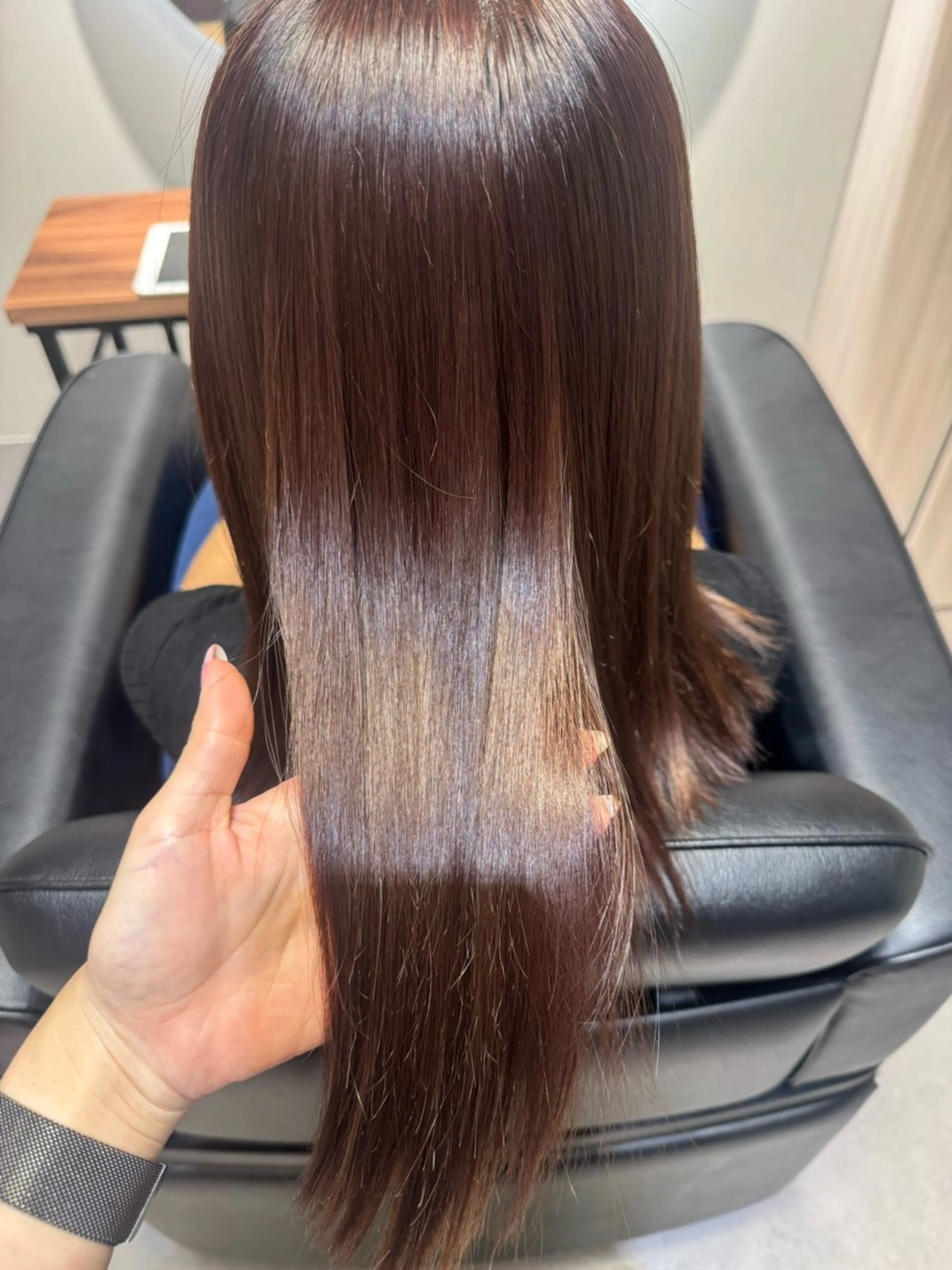 セミロング カット ヘアカラー 縮毛矯正 トリートメント NAVY 橋本心 縮毛矯正のヘアスタイル