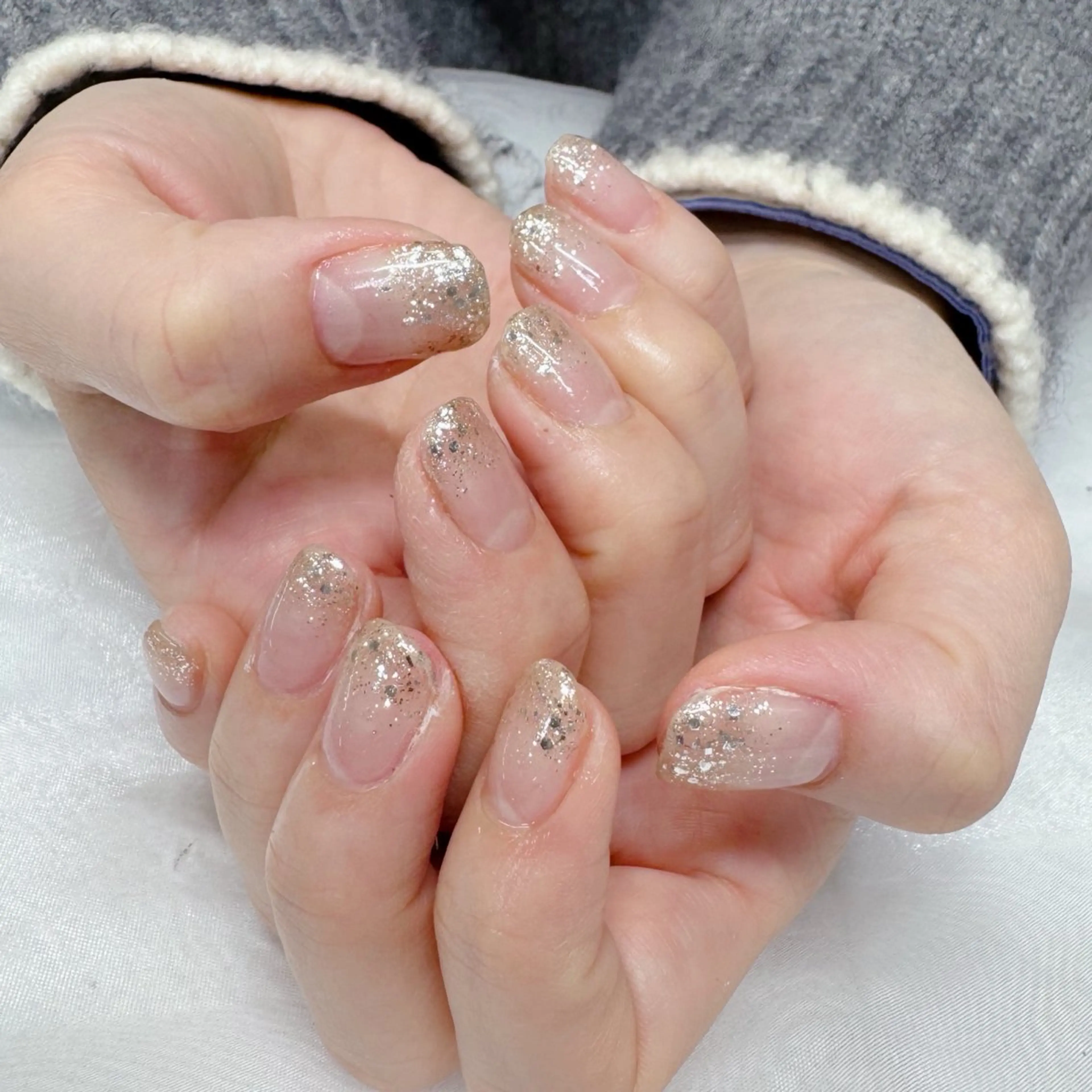ネイル グラデーション キラキラネイル ラメ(グリッター) ラメグラデーション シルバー maruyasu. yのネイルデザイン