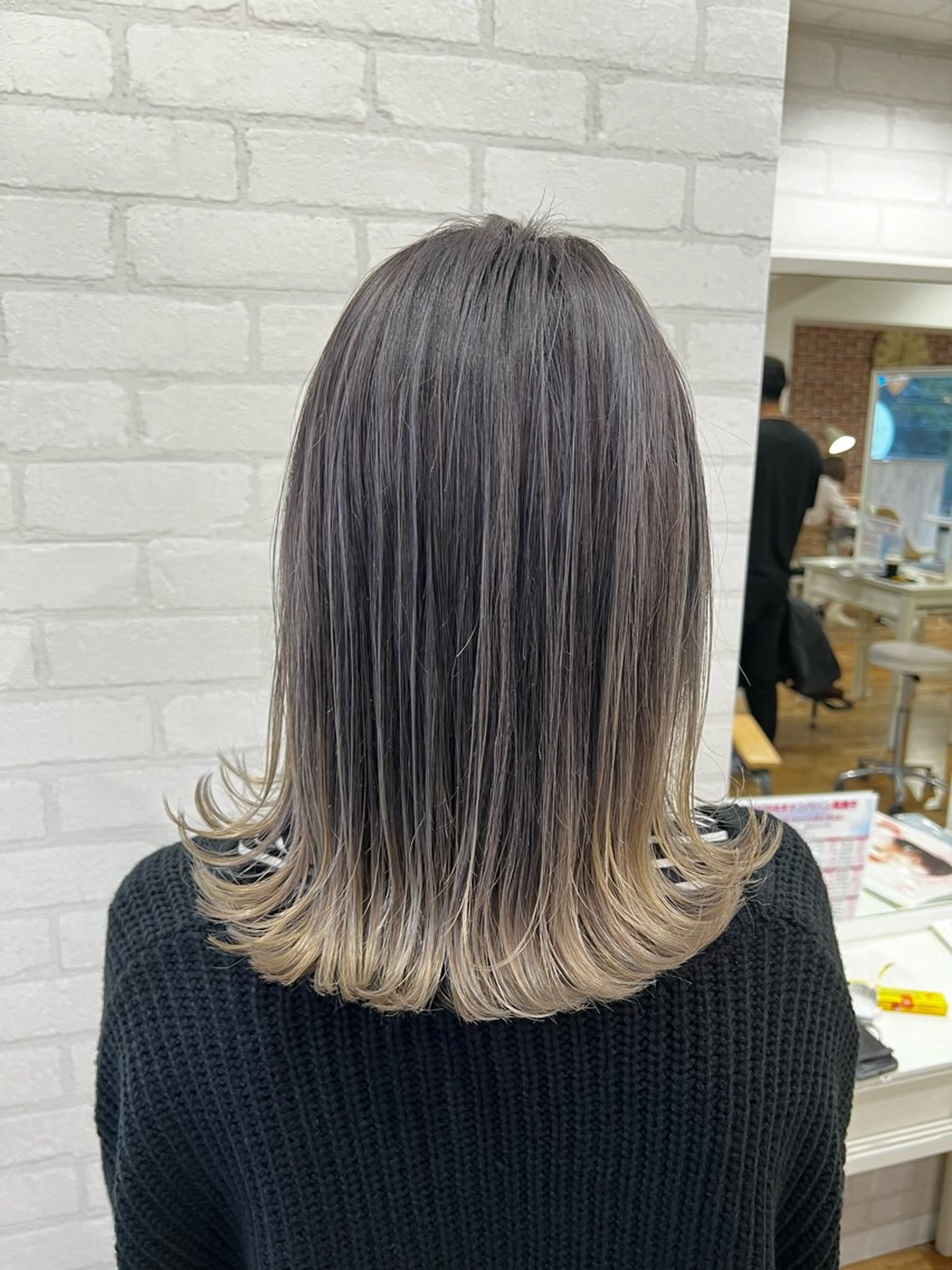ミディアム カット ヘアカラー トリートメント ミルクティーカラー グレージュ　高山慧輔のヘアスタイル