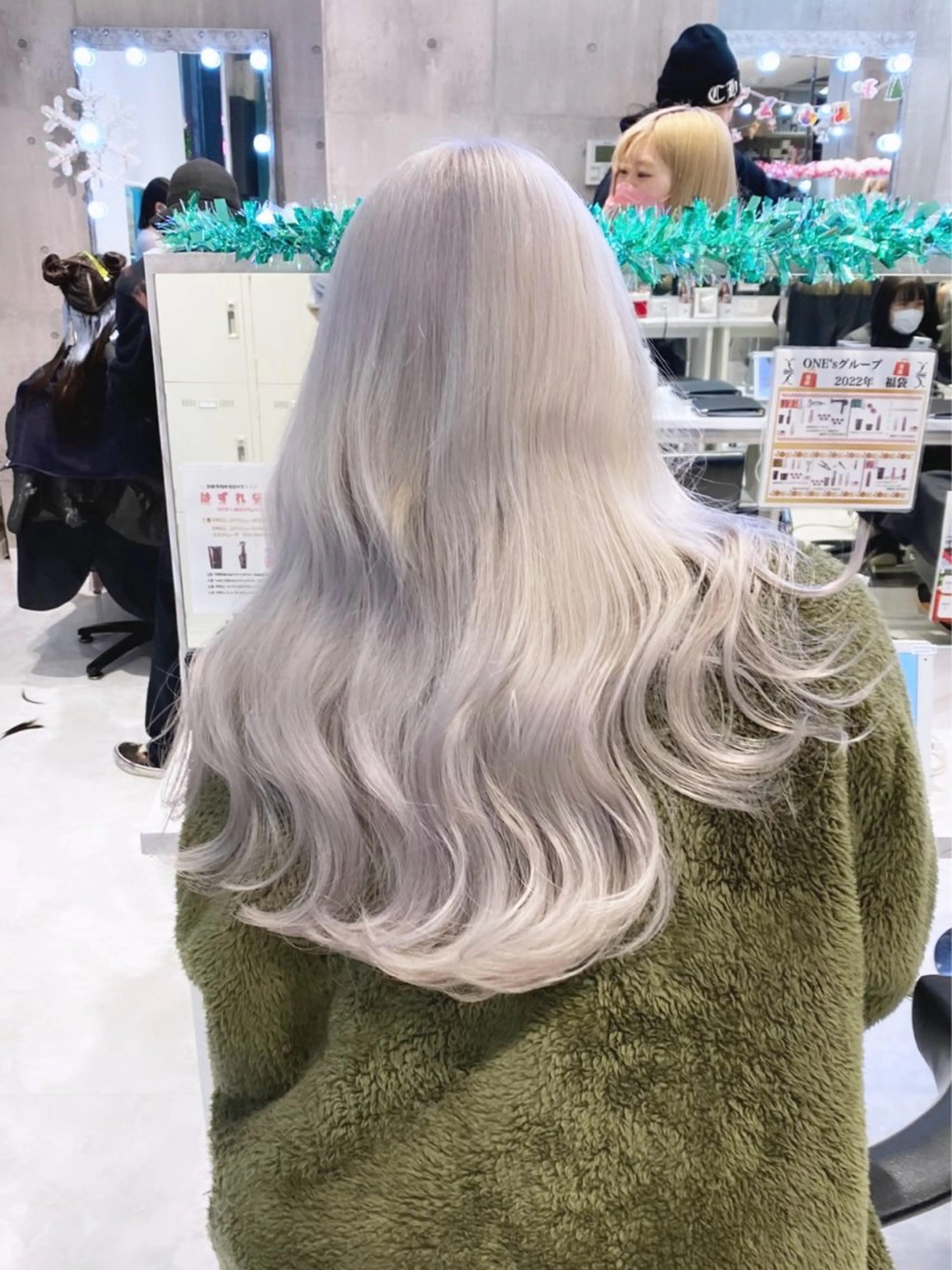 ロング カラー ブリーチ ケアブリーチ ダブルカラー ハイトーンカラー シルバー ヘアカラー トリートメント 🩵艶ハイトーン 🩵 𝓨𝓤𝓤のヘアスタイル