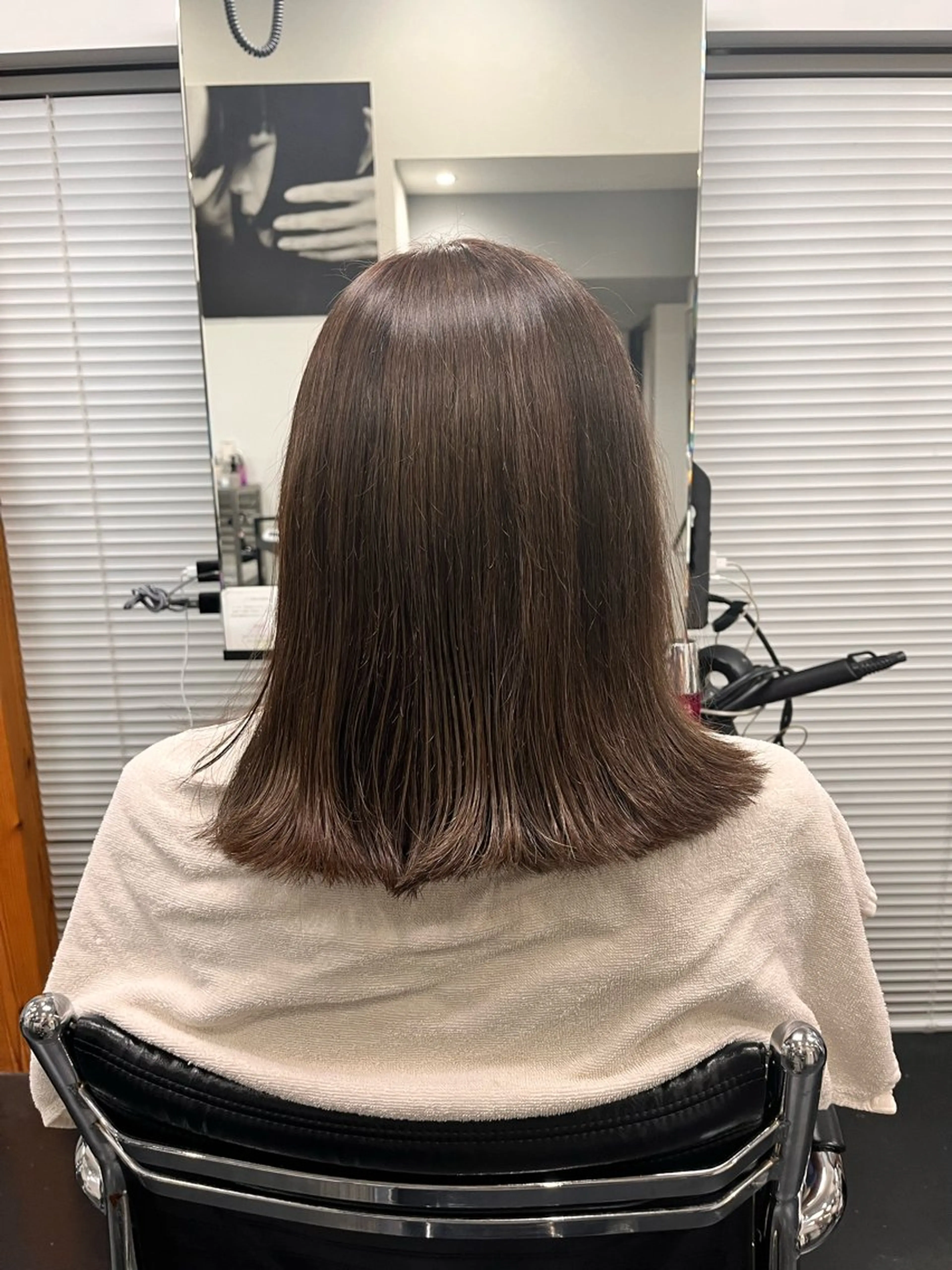 ミディアム カラー 小木曽 芽生のヘアスタイル