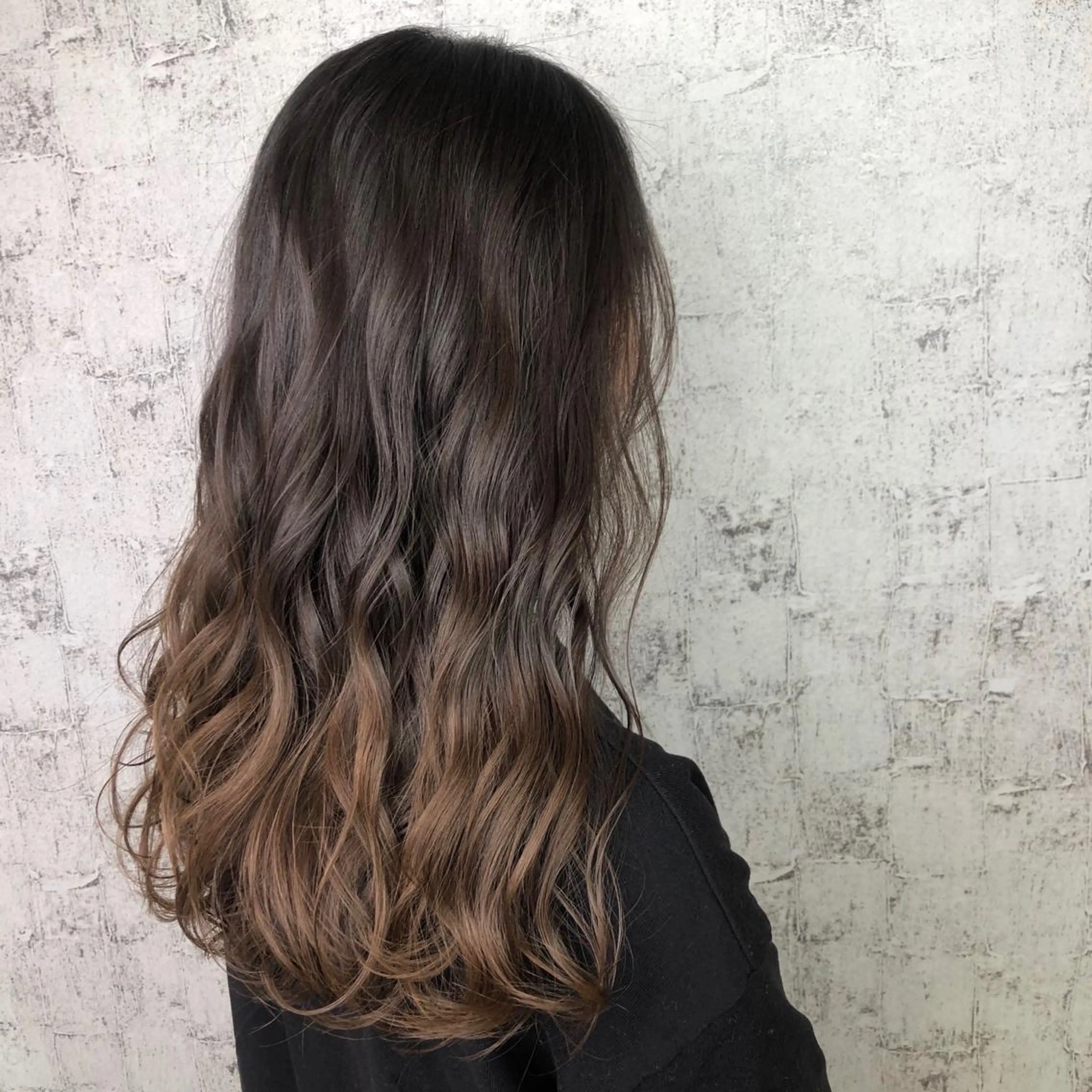 ロング カラー ベージュカラー デザインカラー グラデーションカラー ベージュ/インナー カラー🤍Rieのヘアスタイル