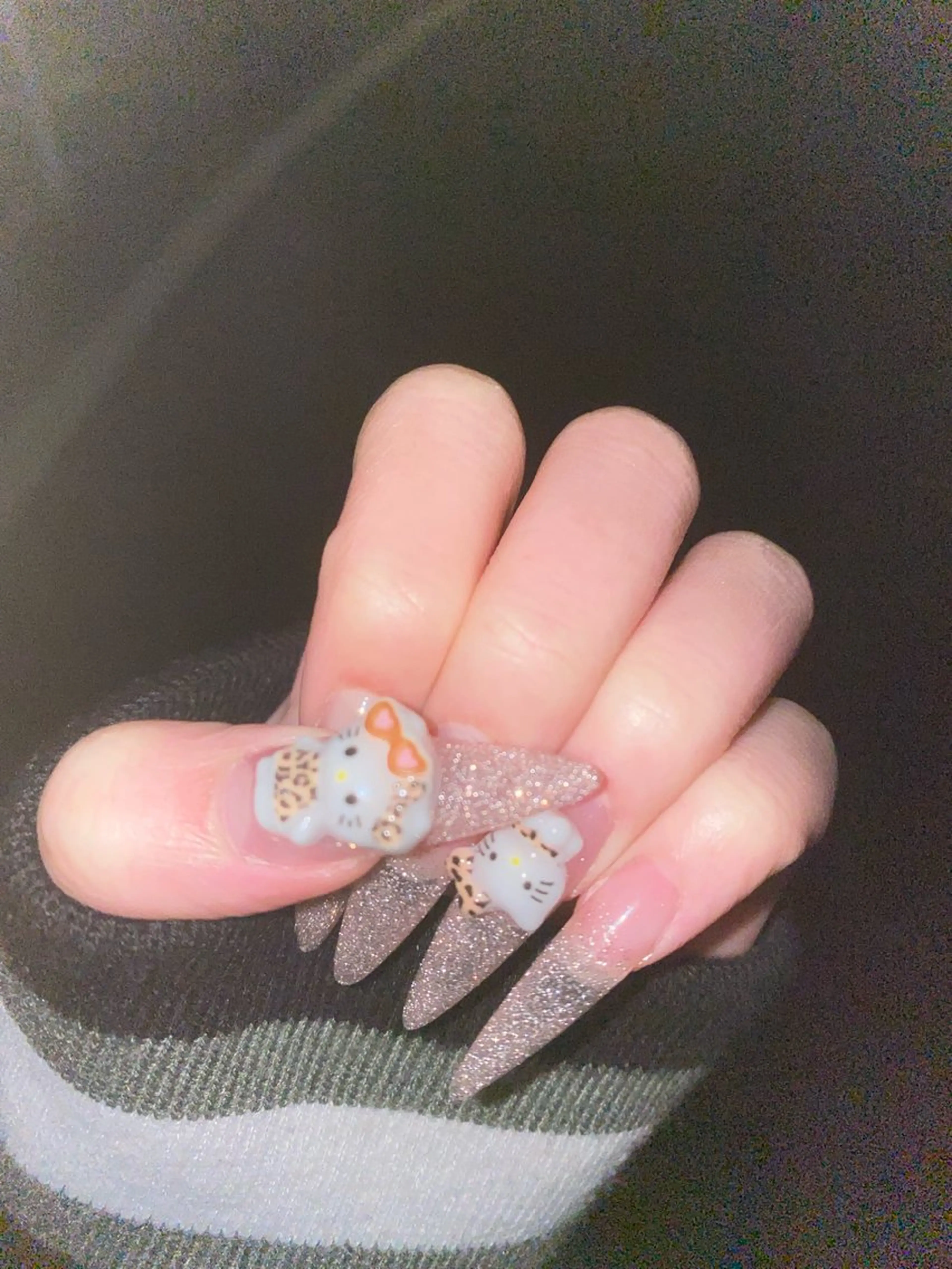 ネイル アイズ渋谷店所属・アイズ~is~渋谷店 hiyo🐈‍⬛のネイルデザイン