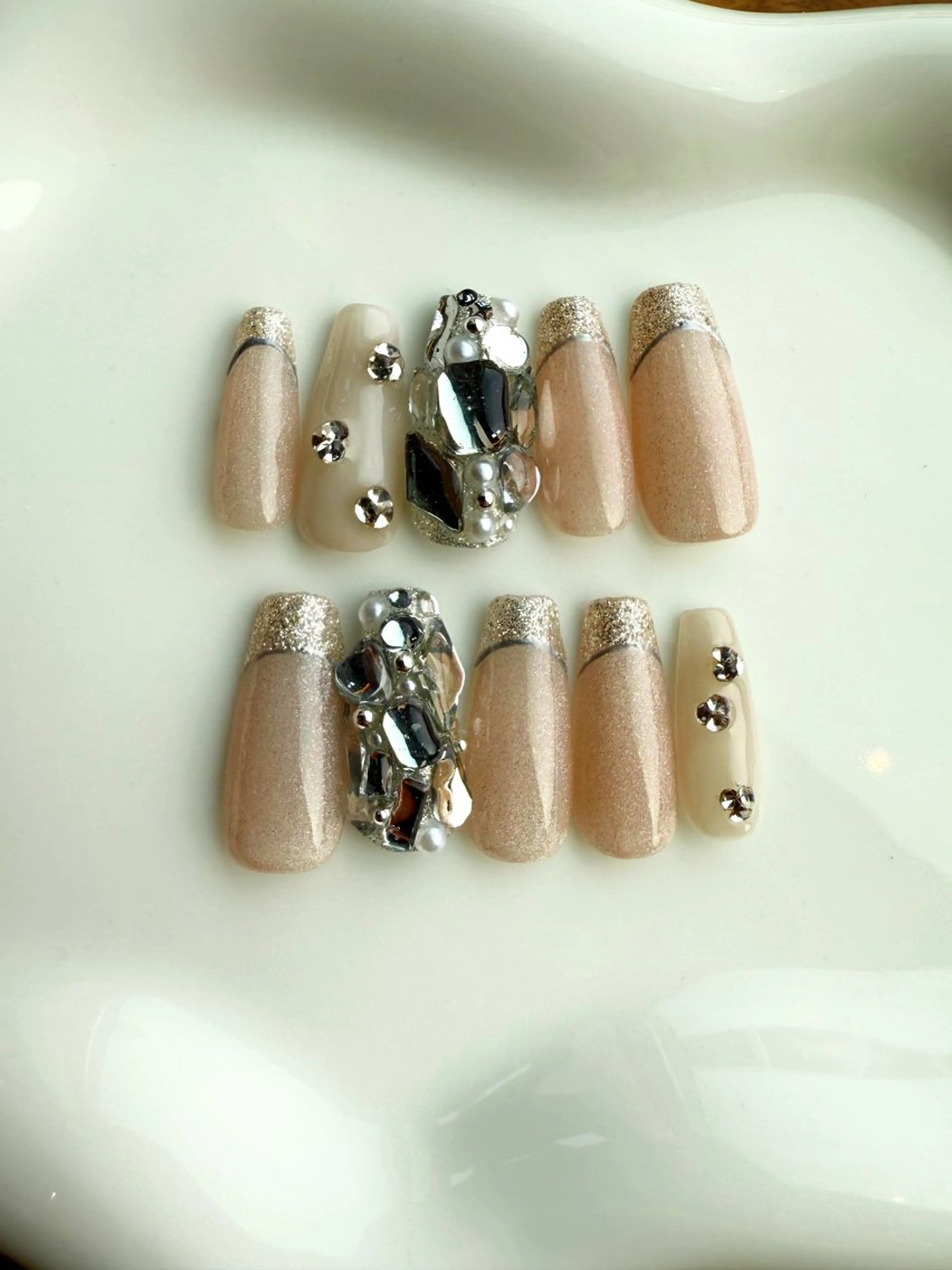 ネイル キラキラネイル ハンドネイル Quesera. nail  yuuのネイルデザイン