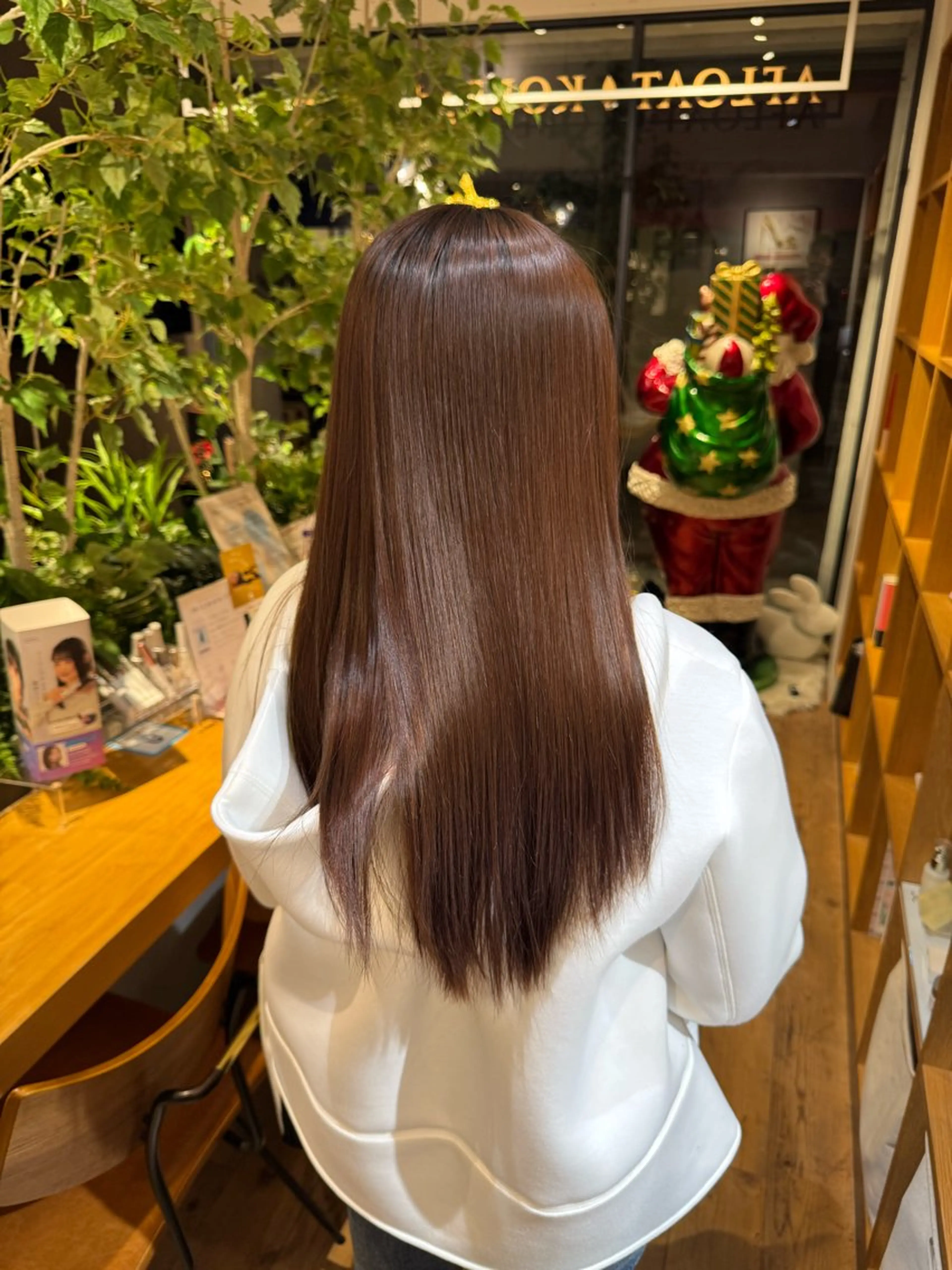 セミロング カット 縮毛矯正 トリートメント afloatkobe所属・美髪/髪質改善 川口凌弥のヘアスタイル