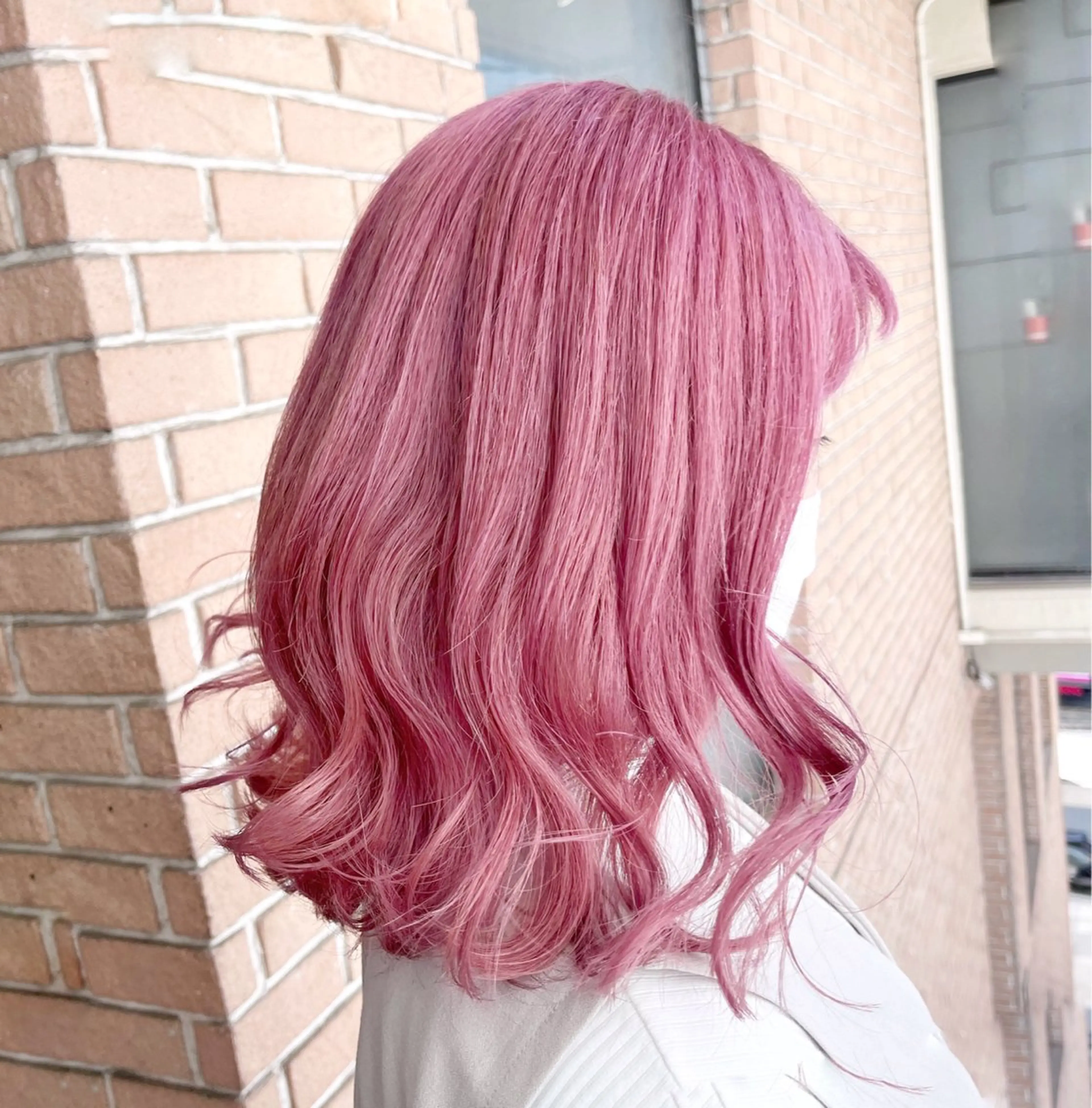 セミロング カラー ブリーチ ヘアカラー ピンクカラー🩷 ヘアセットＮＯ.1のヘアスタイル