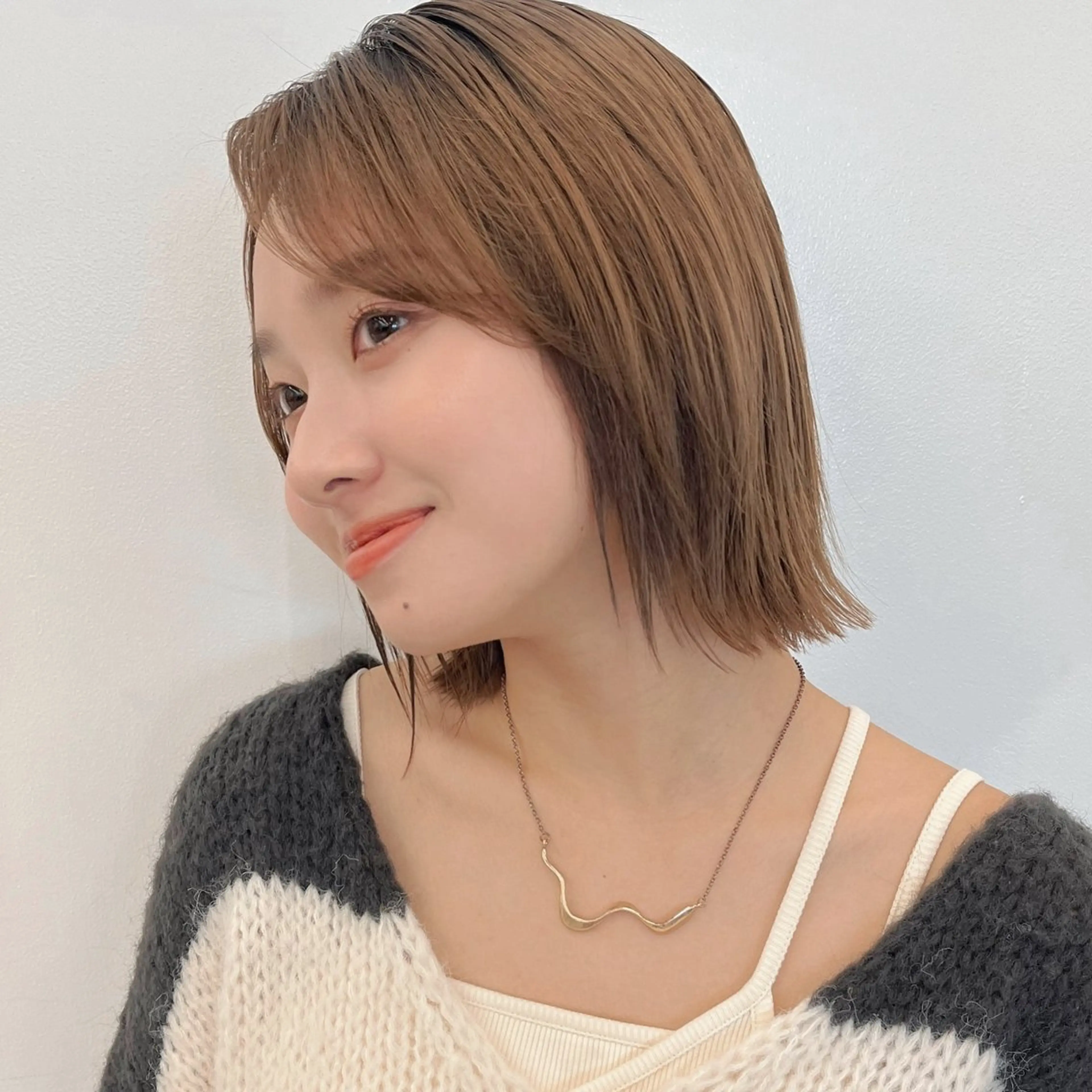 ショート カラー ヘアアレンジ ボブ 外ハネヘア カット ヘアカラー トリートメント 🌱ボブ/レイヤー/ ベージュ/あやみ✨のヘアスタイル