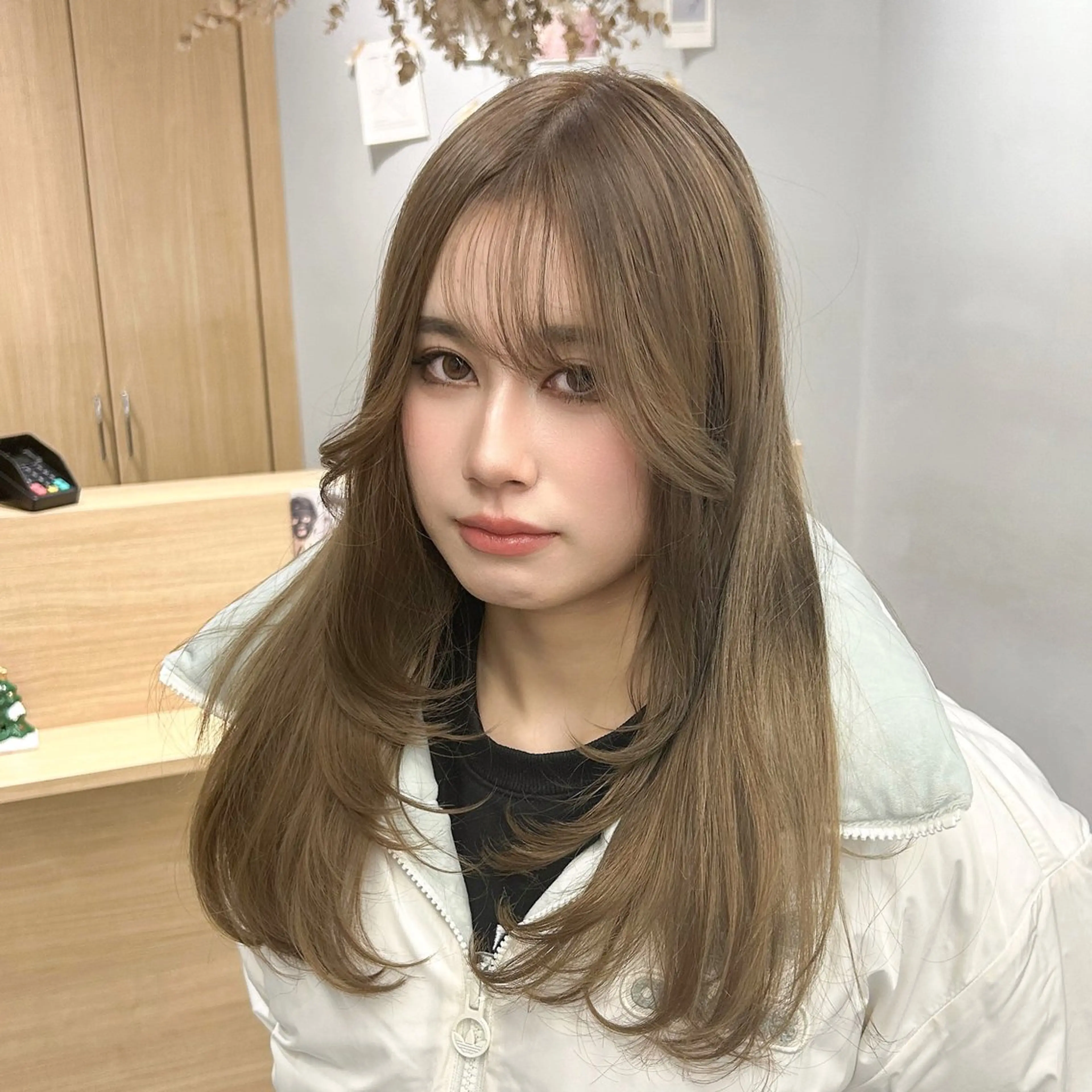 ロング カラー ベージュカラー ブリーチ ヘーゼル ブリーチなしカラー 韓国風ヘア Lien by kiitos所属・韓国ヘア×レイヤー カット/上田丈也のヘアスタイル