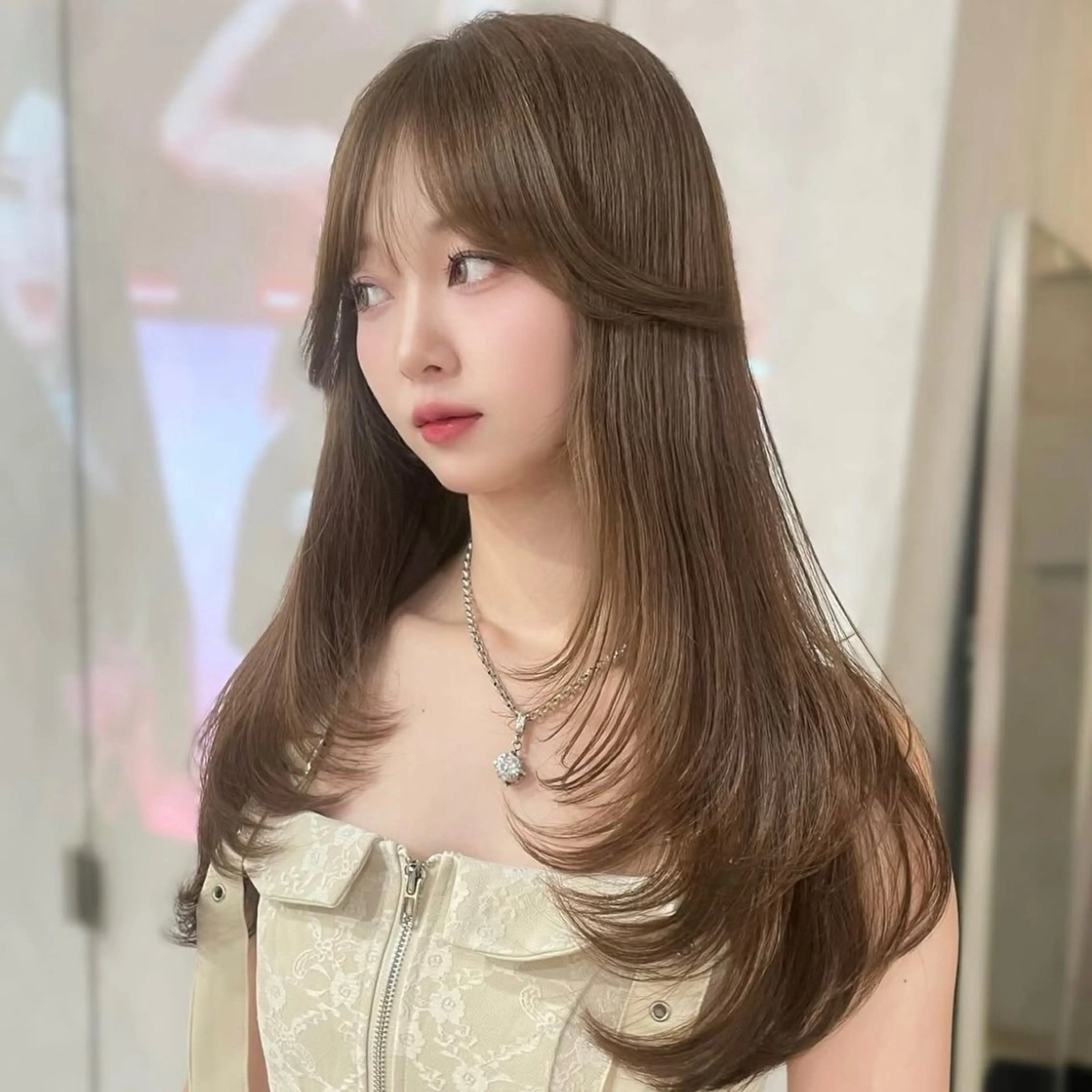 ロング カラー ベージュカラー ブリーチ ケアカラー ミルクティーベージュ レイヤーカット モテ韓国ヘア/ レイヤー🤍RIKAのヘアスタイル